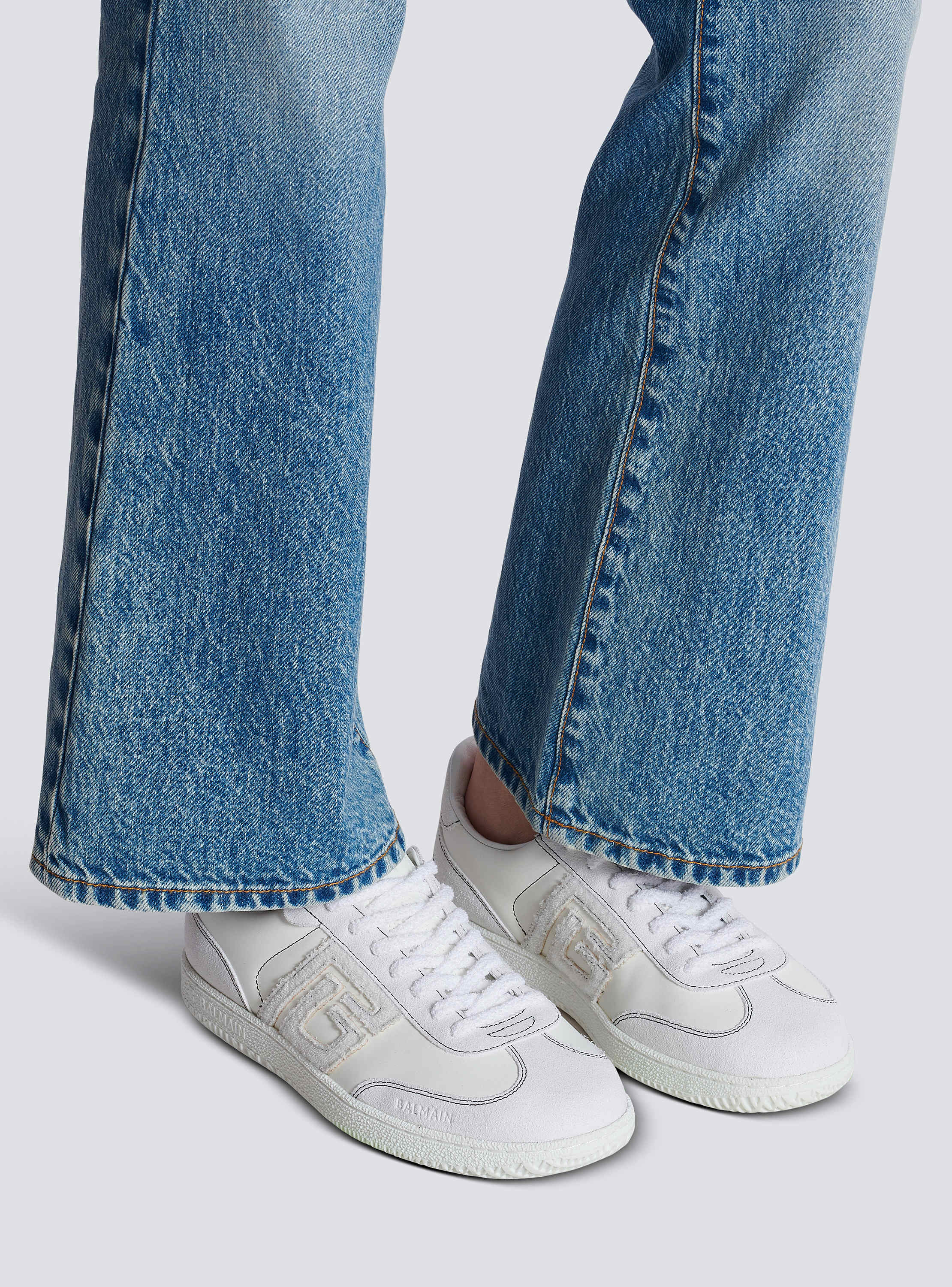 【関税込み】Balmain ホワイト＆ピンク Swan スニーカー Balmain Swan leather and denim monogram sneakers - Women