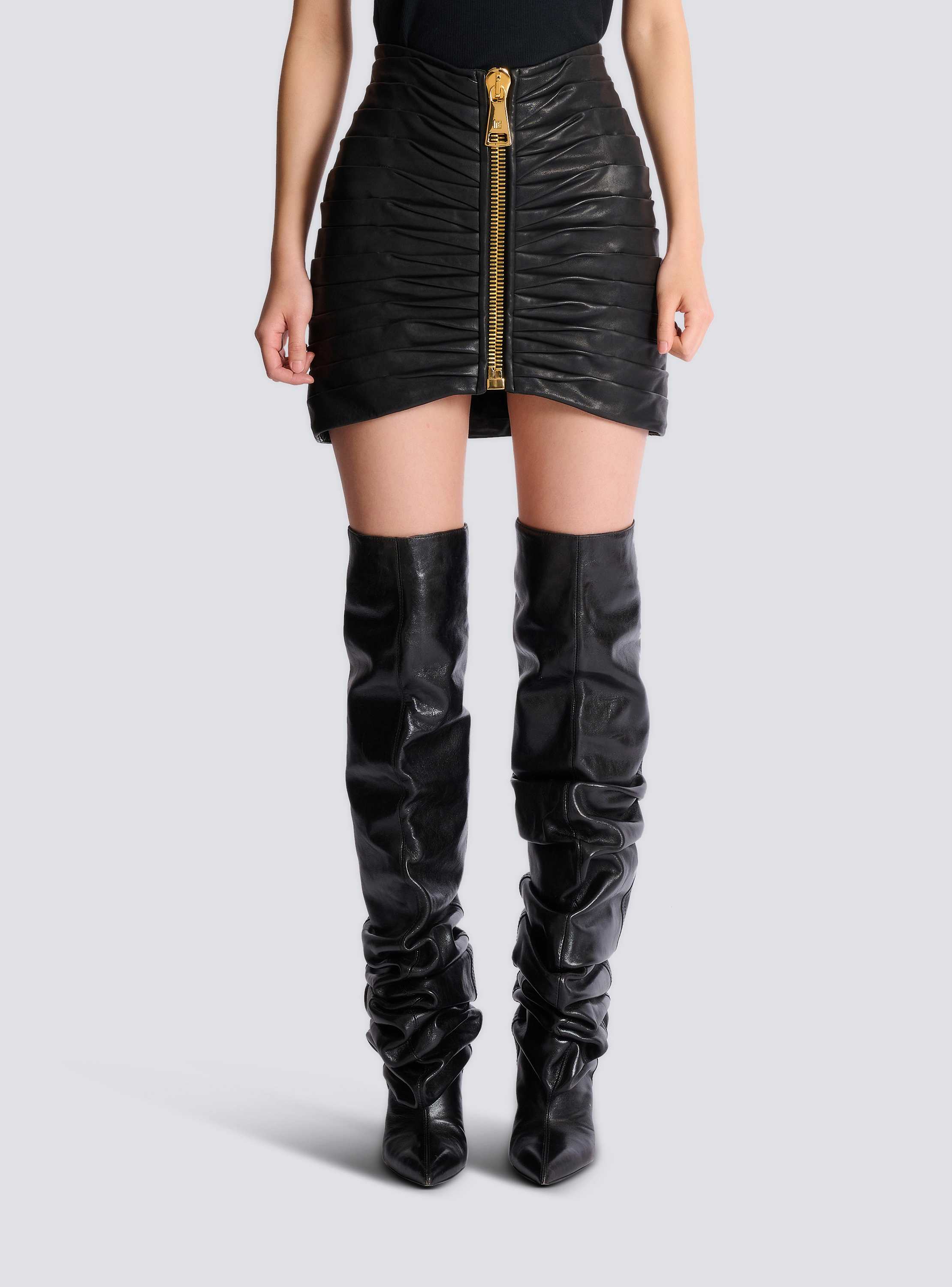 Short pleated lambskin skirt