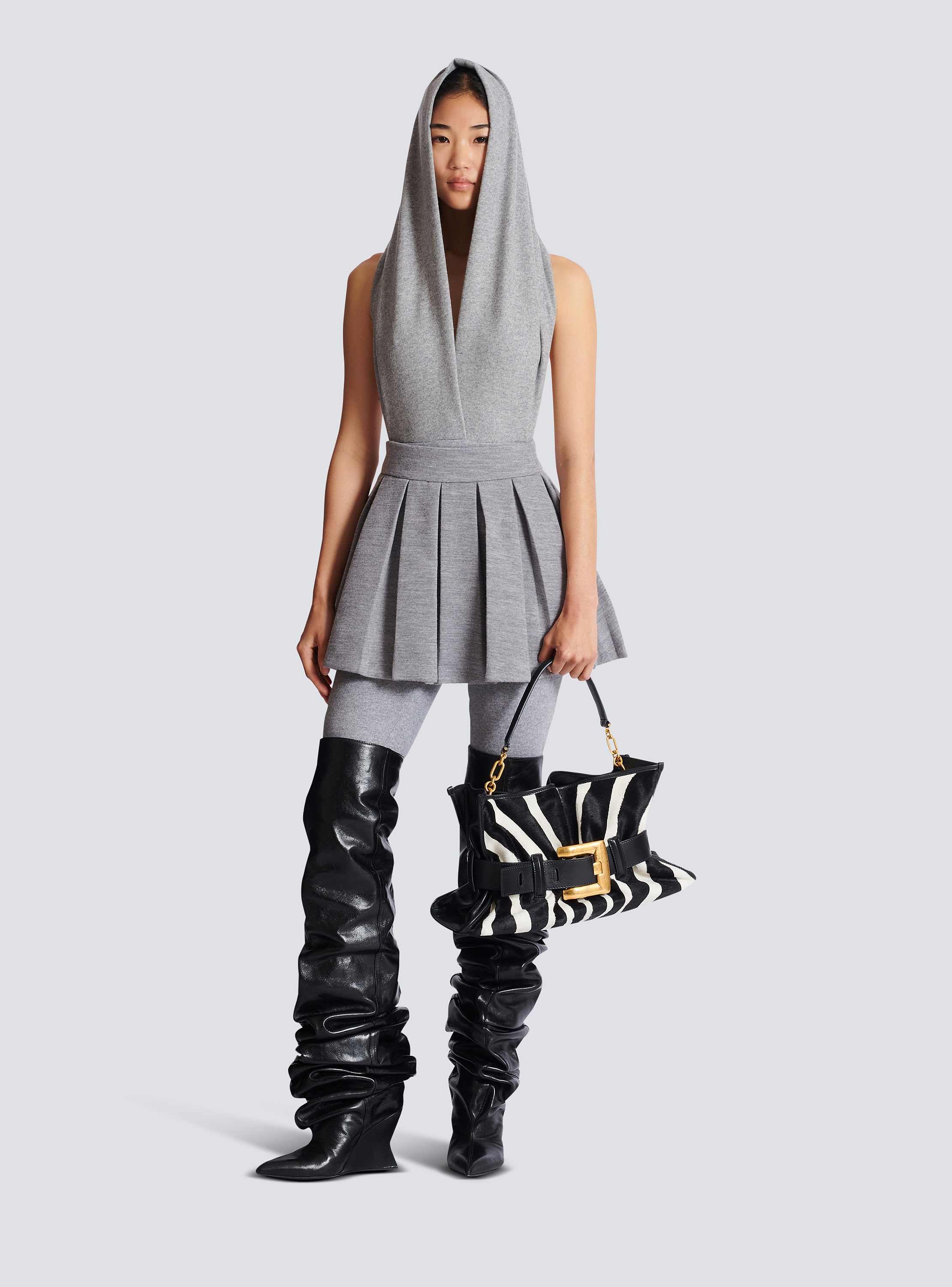 Short pleated cotton knit skirt