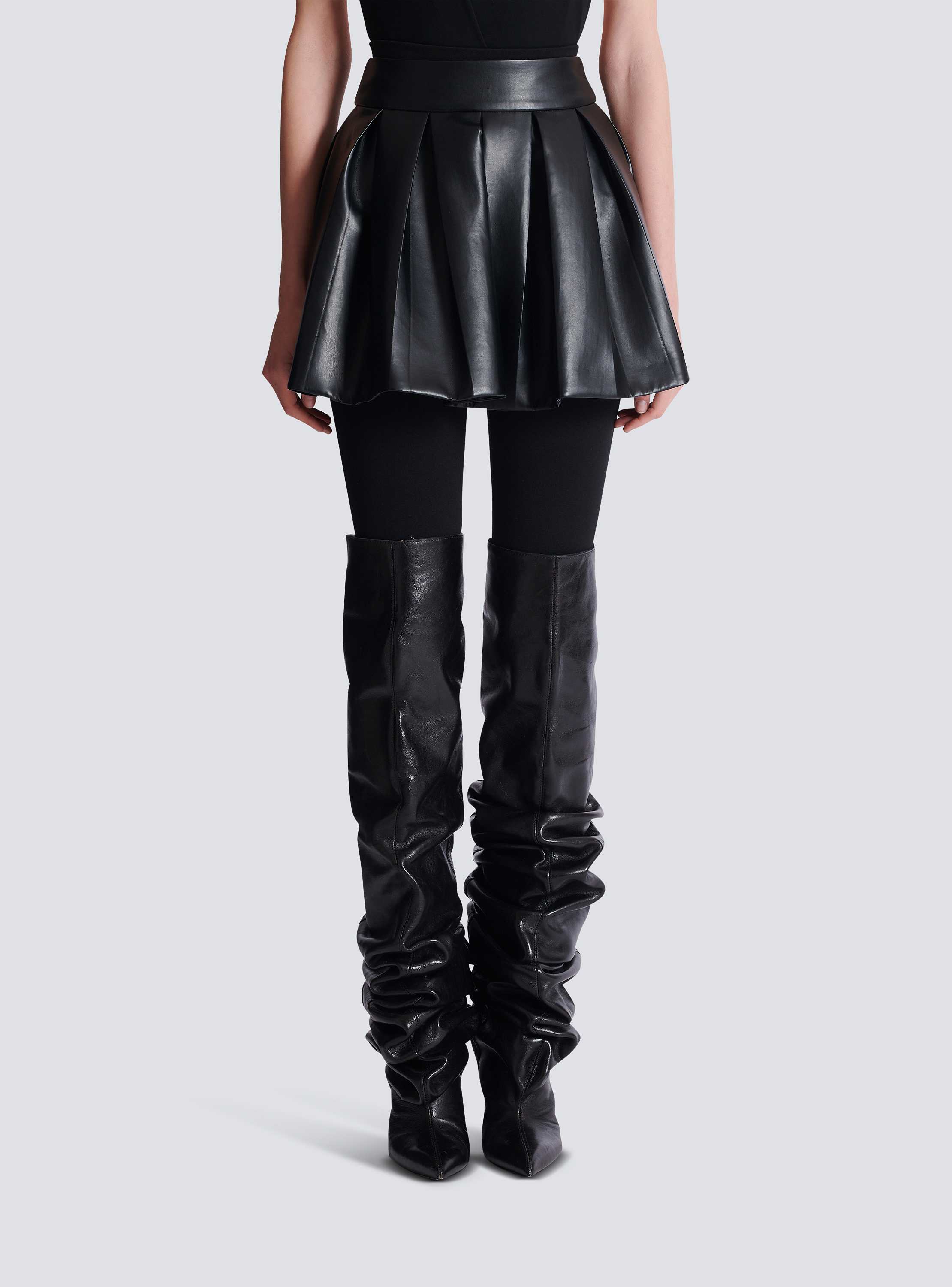 Short pleated faux leather skirt