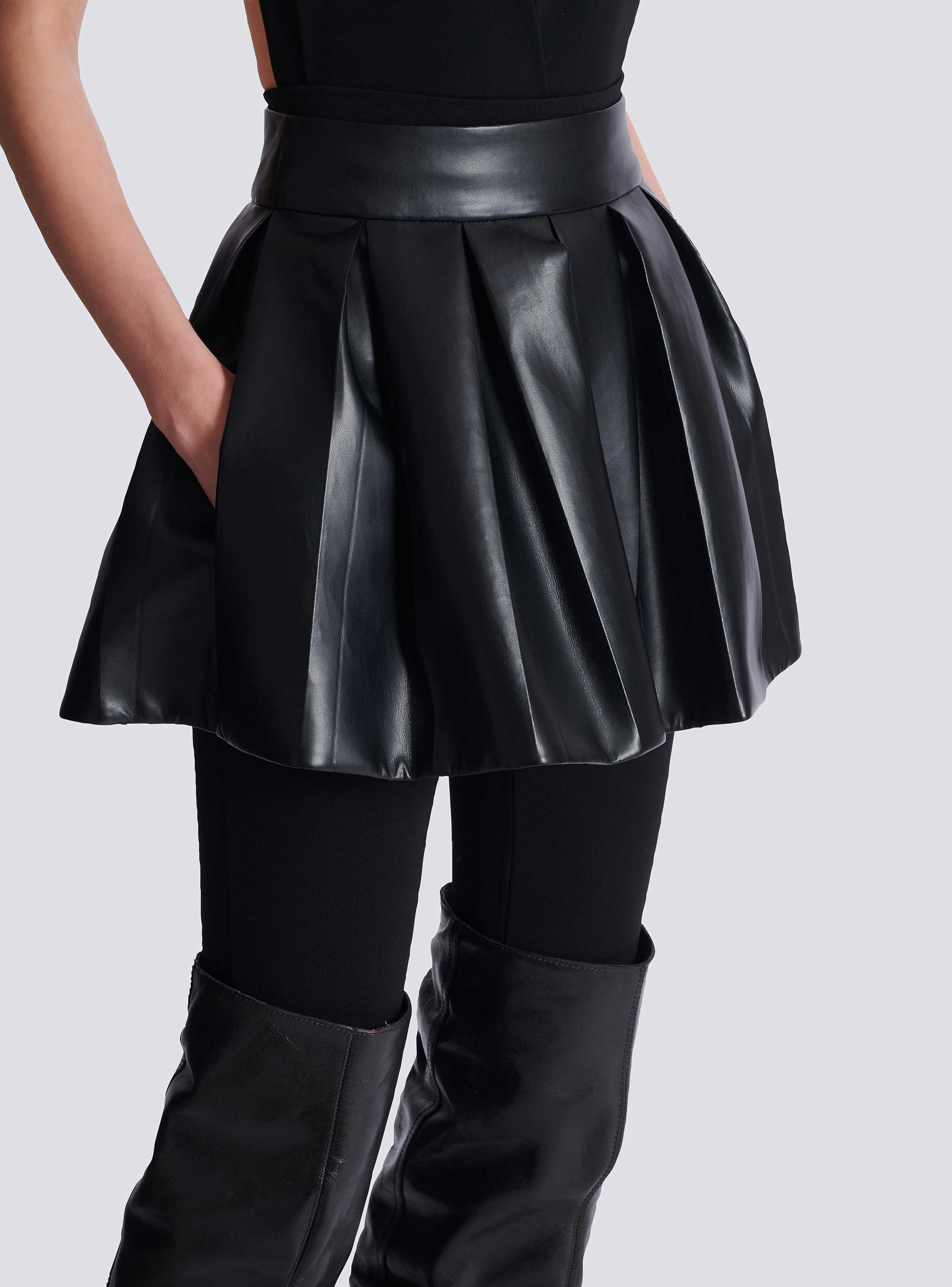 Short pleated faux leather skirt