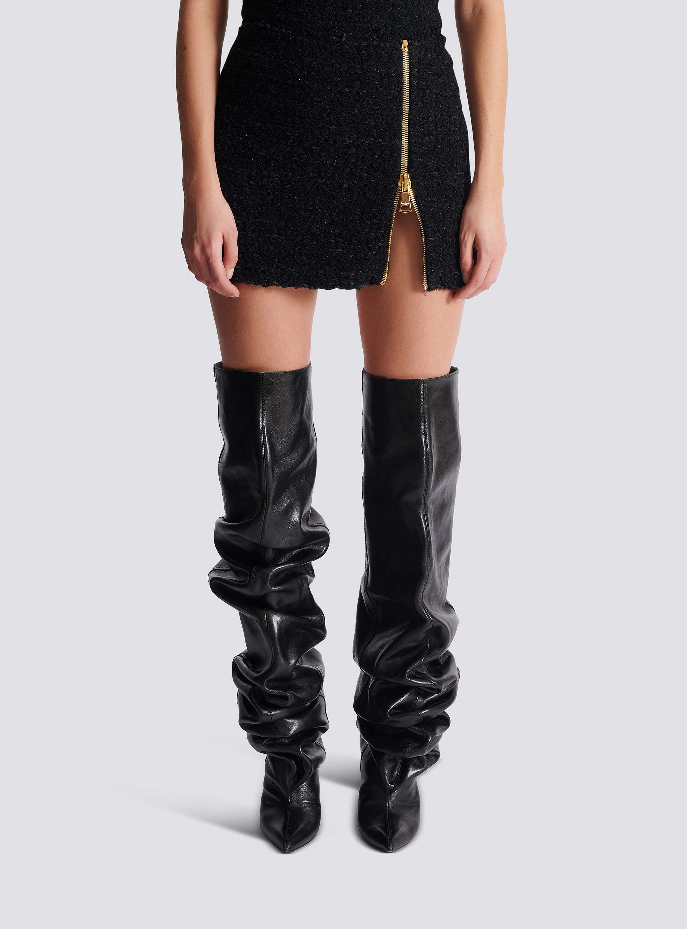 Short zipped tweed skirt