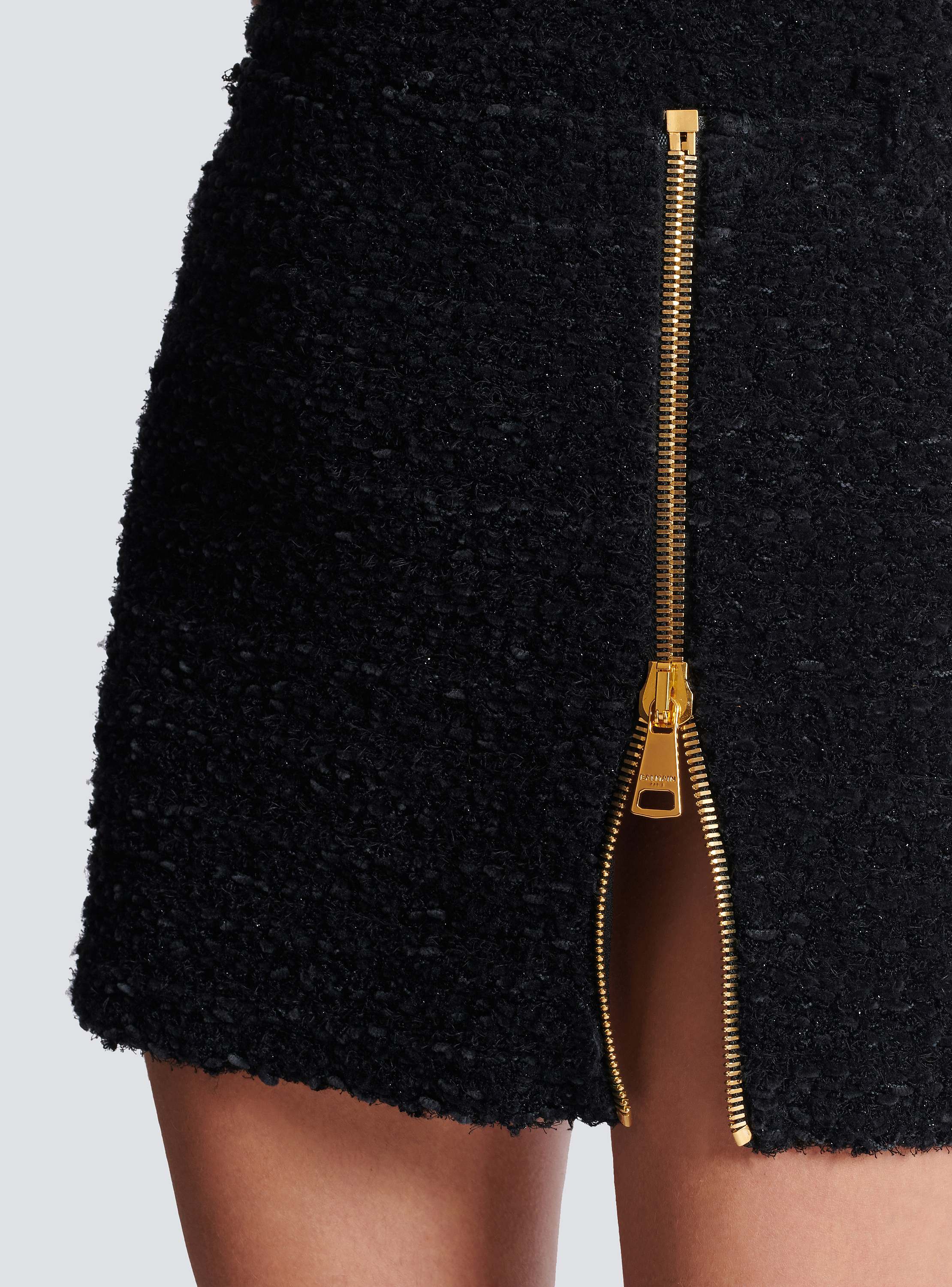 Short zipped tweed skirt