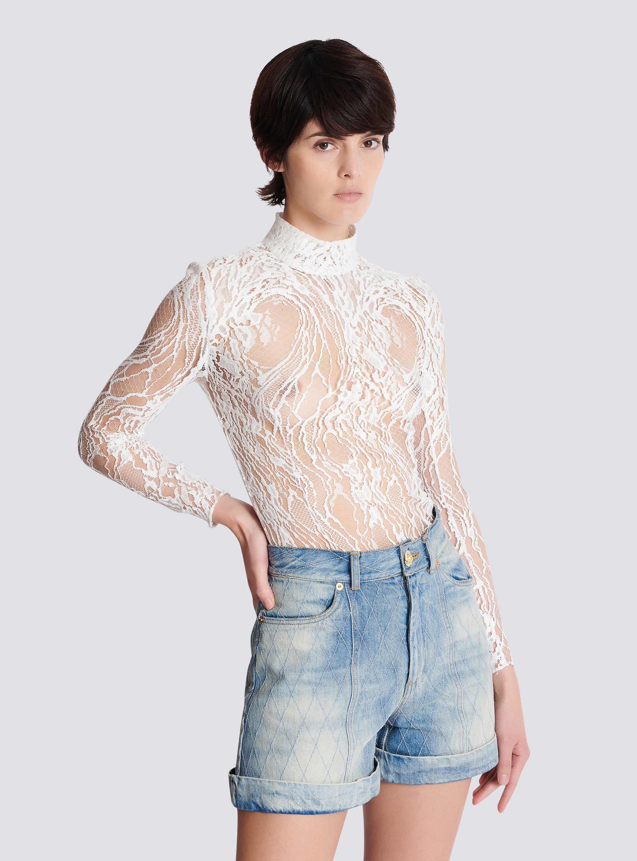 Long-sleeved lace body