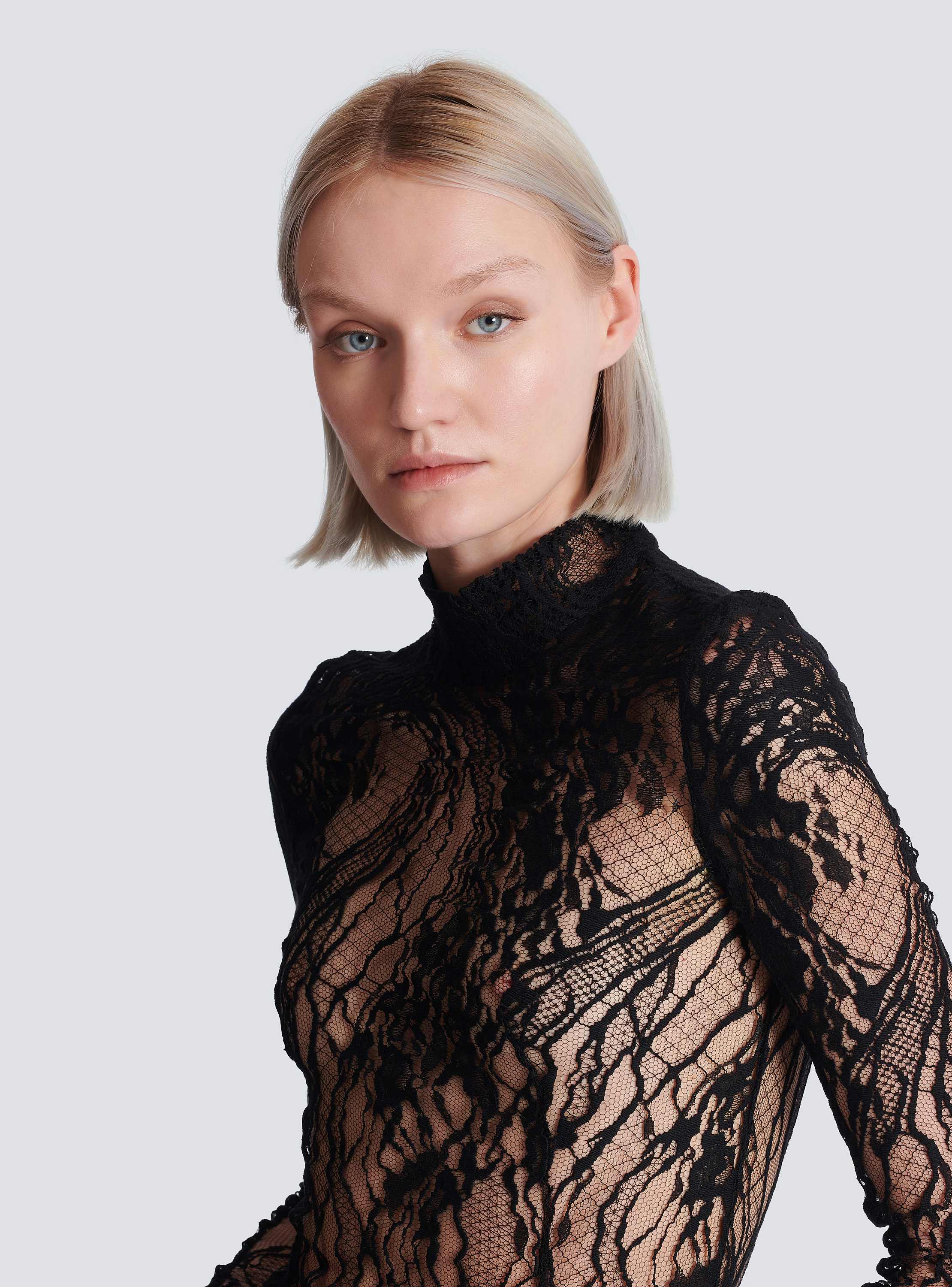 Long-sleeved lace body