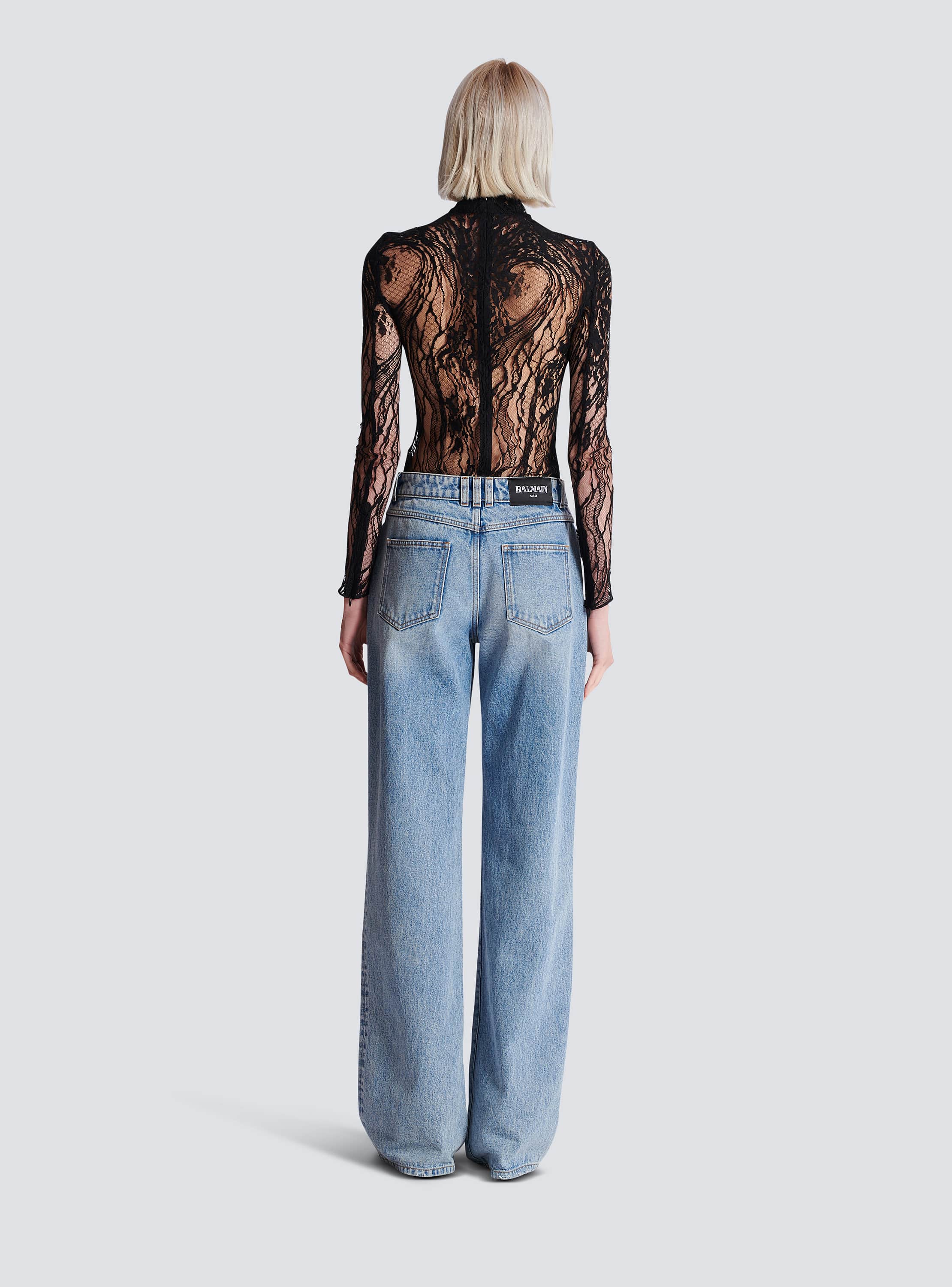 Long-sleeved lace body