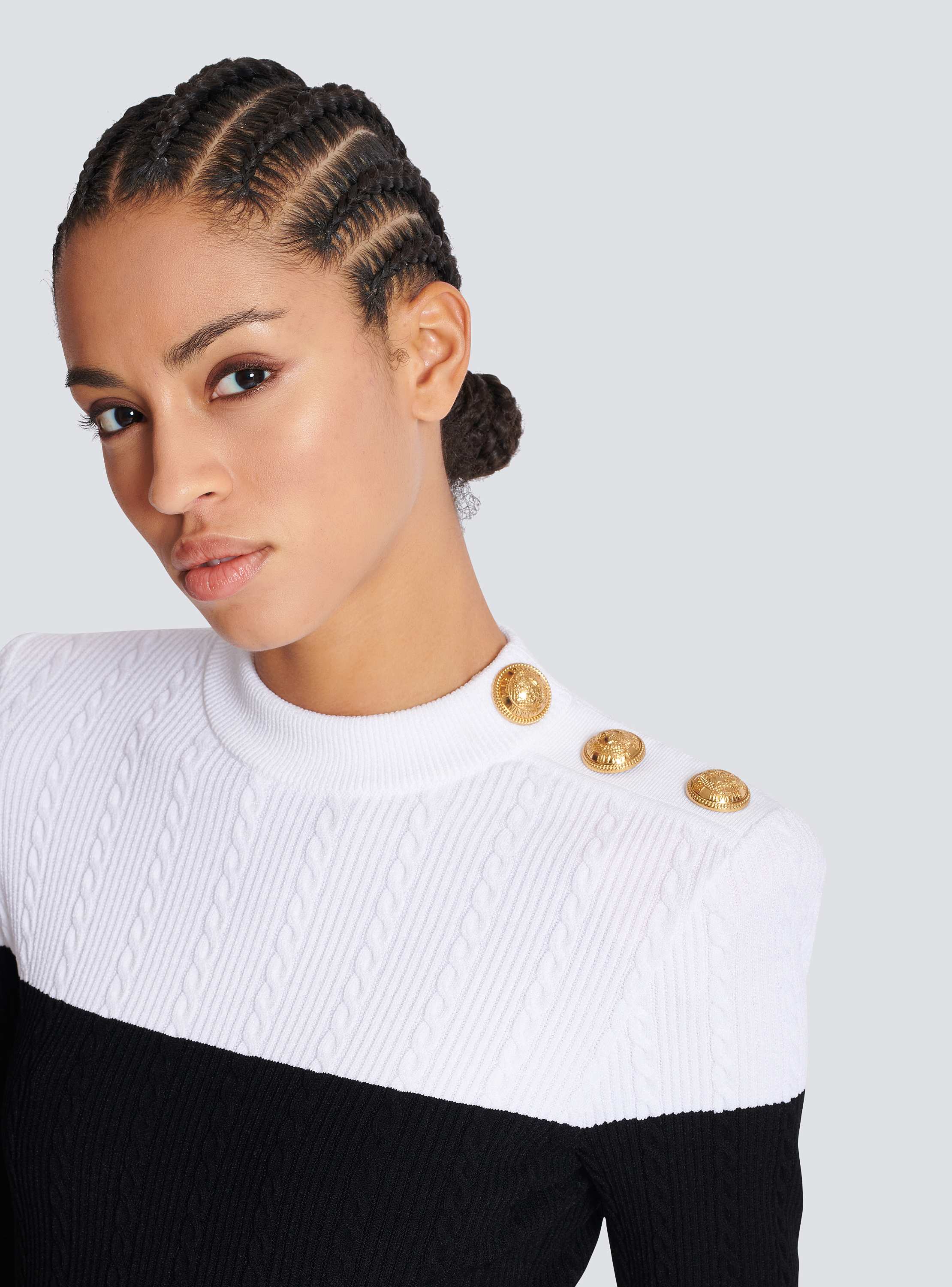 Long-sleeved two-tone knit top