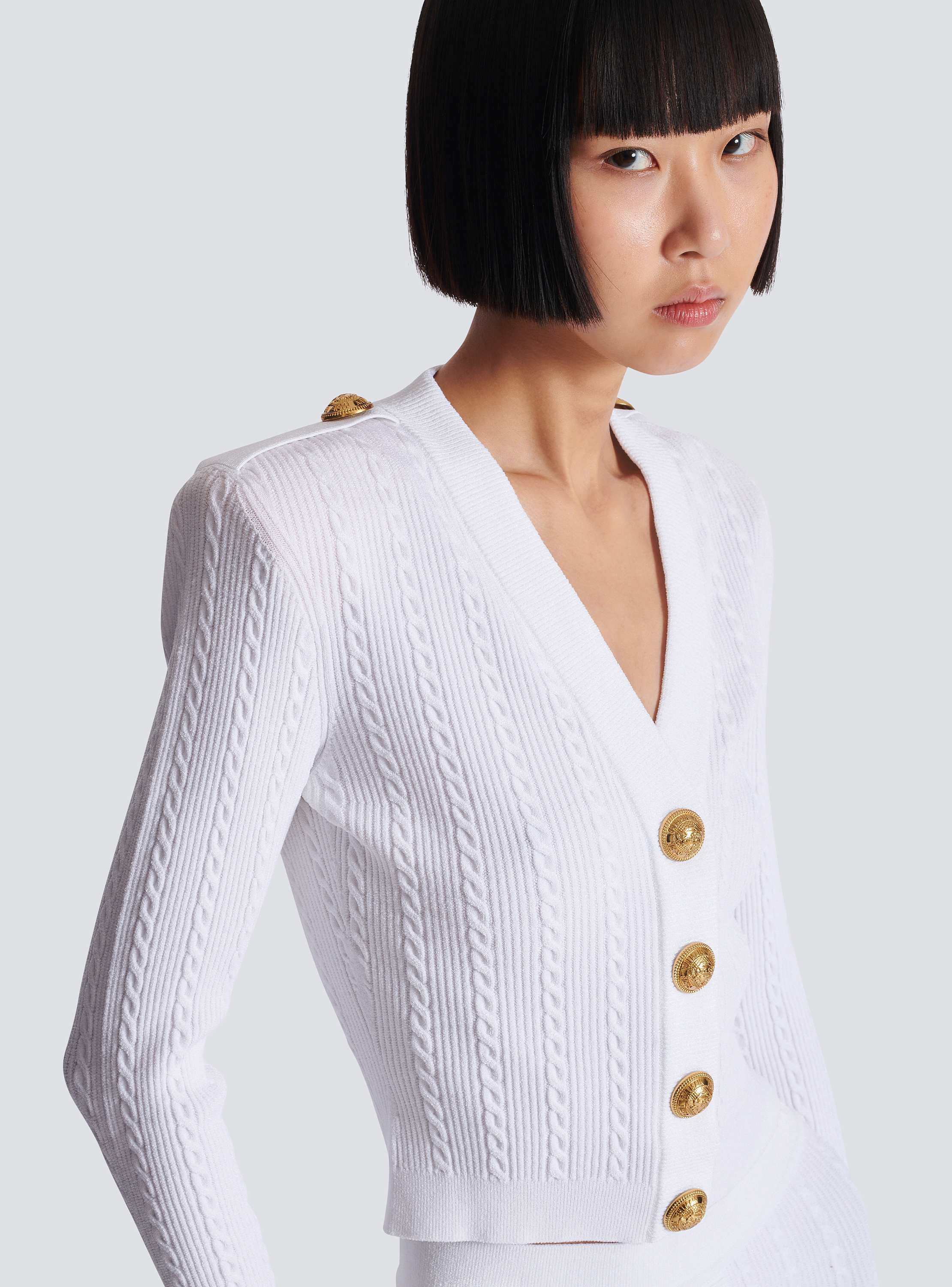 Long-sleeved cable-knit cardigan