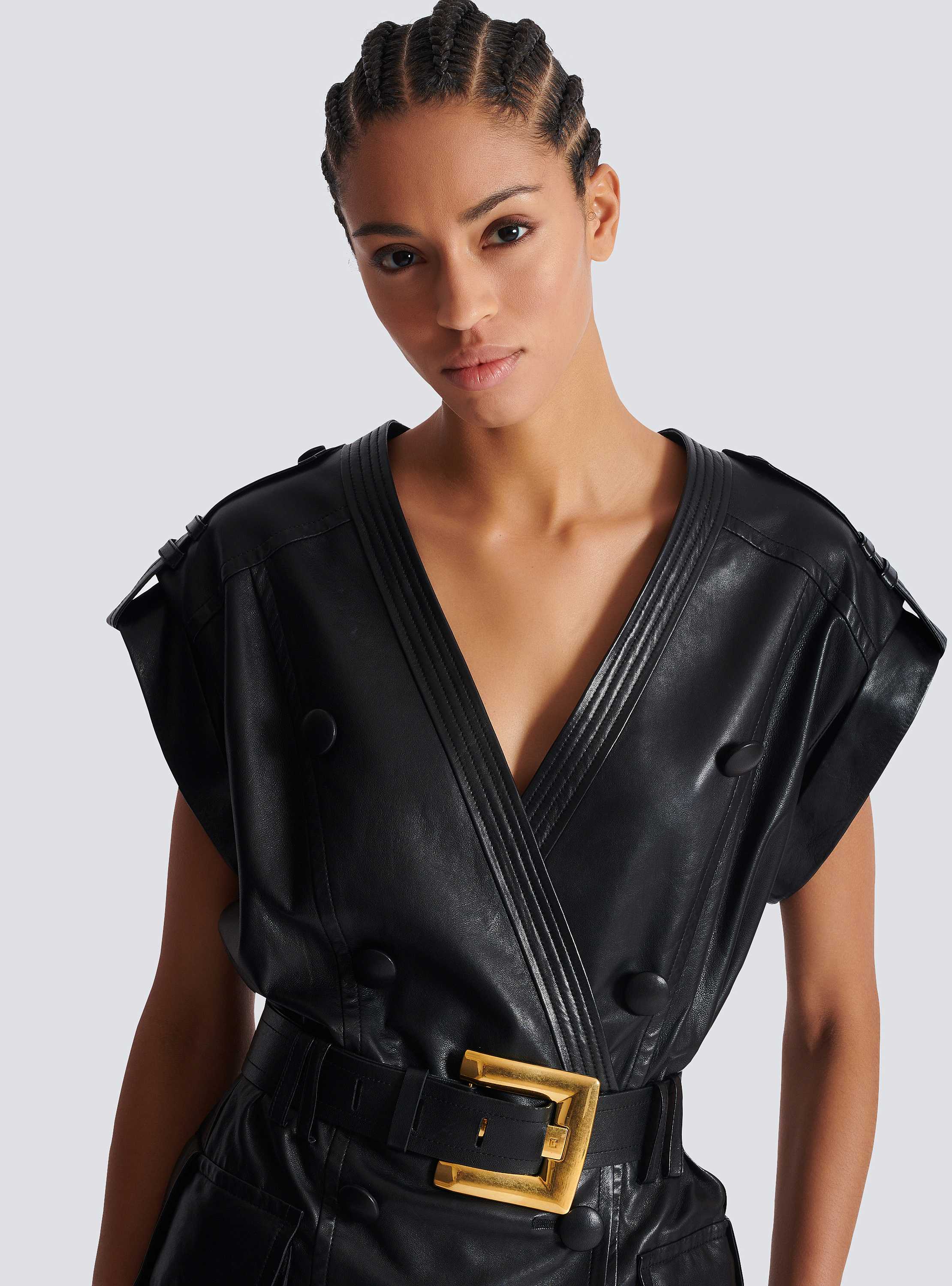 ショートパンツ BALMAIN Woman Short Black AF1MA095DD10 0PC V-neck buttoned crepe short dress black black - Women | BALMAIN