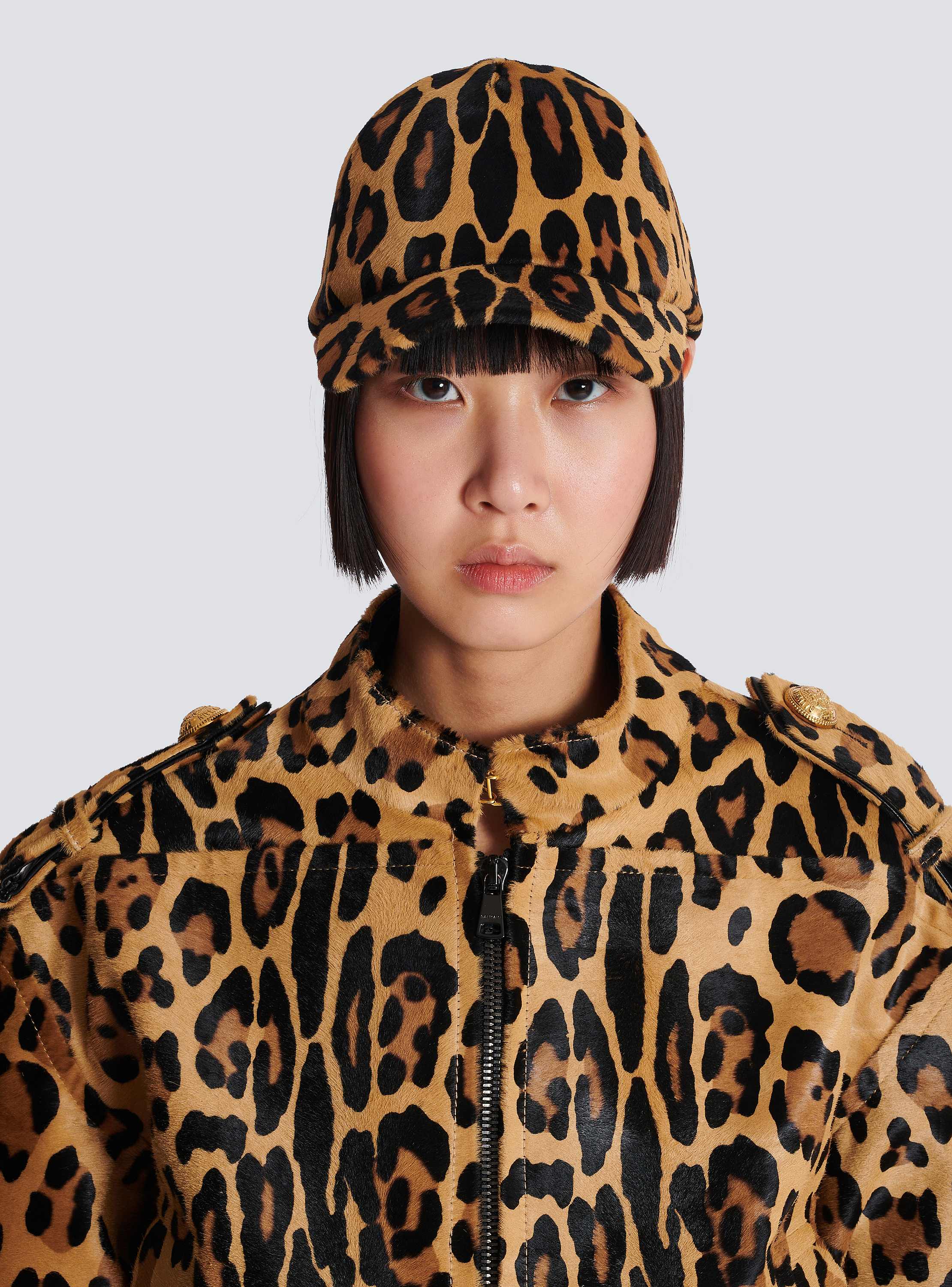 国内未入荷 Fourth3ex - Tri-Color Pony Hair Cow Print Cap Ponyskin-style leather cap with leopard pattern - Women
