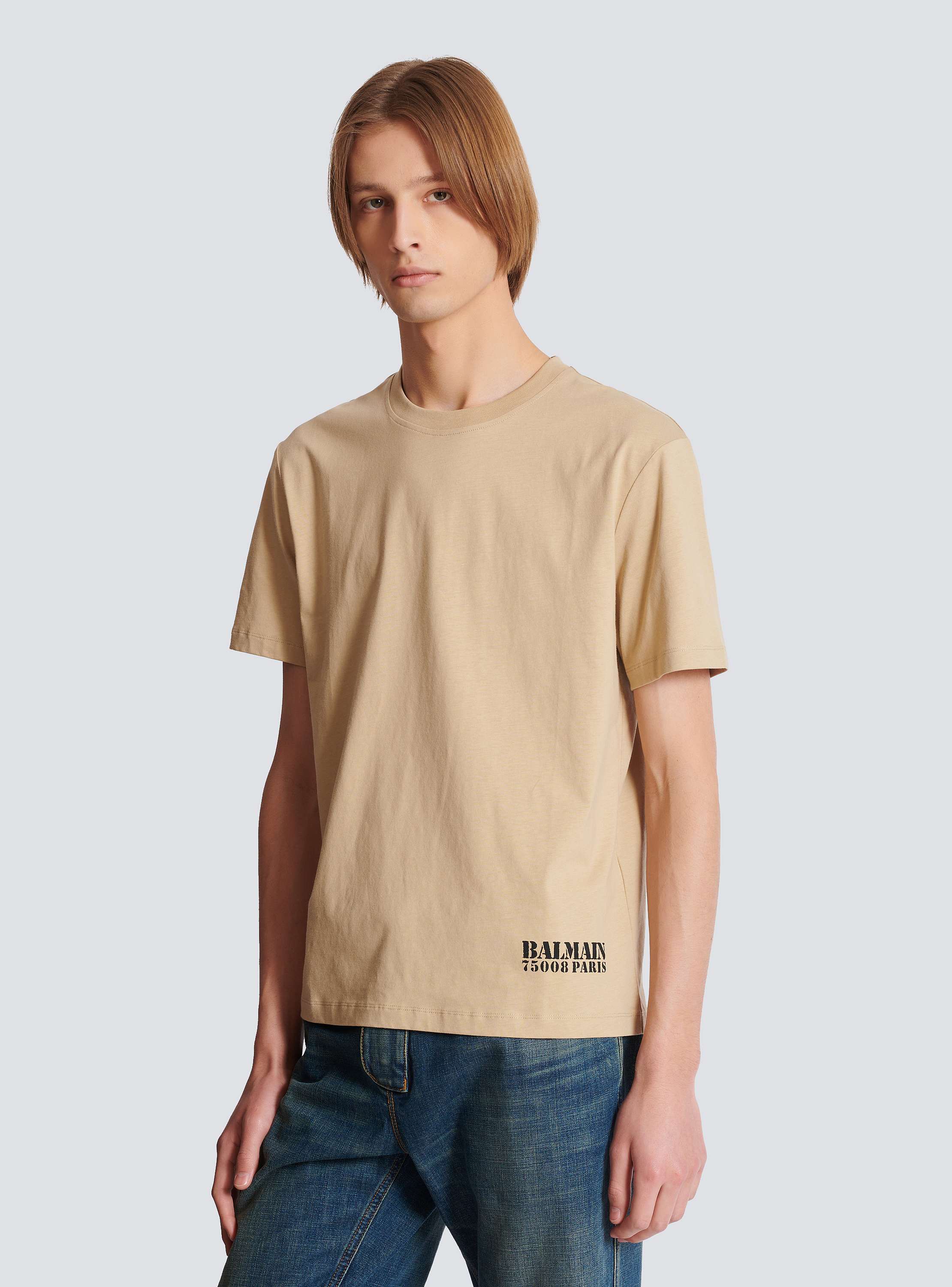 Tシャツ・カットソー BALMAIN SMALL BALMAIN STAMP T-SHIRT - REG FIT Small Balmain Stamp printed T-shirt white white - Men | BALMAIN