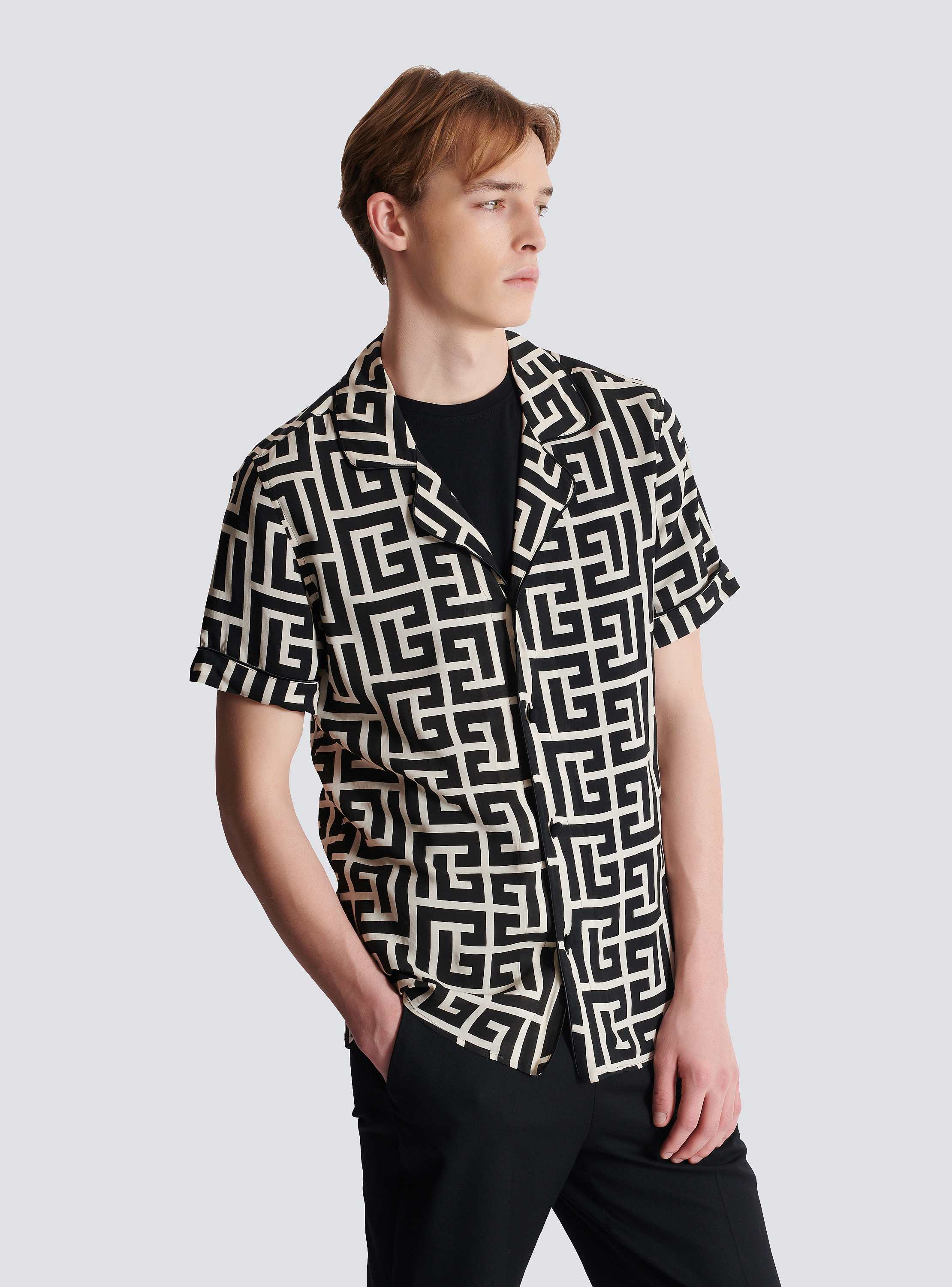 Tシャツ・カットソー BALMAIN FW25 MONOGRAM PRINT PAJAMA SHIRT (FH1HN011VD01 GFE) Pyjama shirt with monogrammed print black - Men | BALMAIN