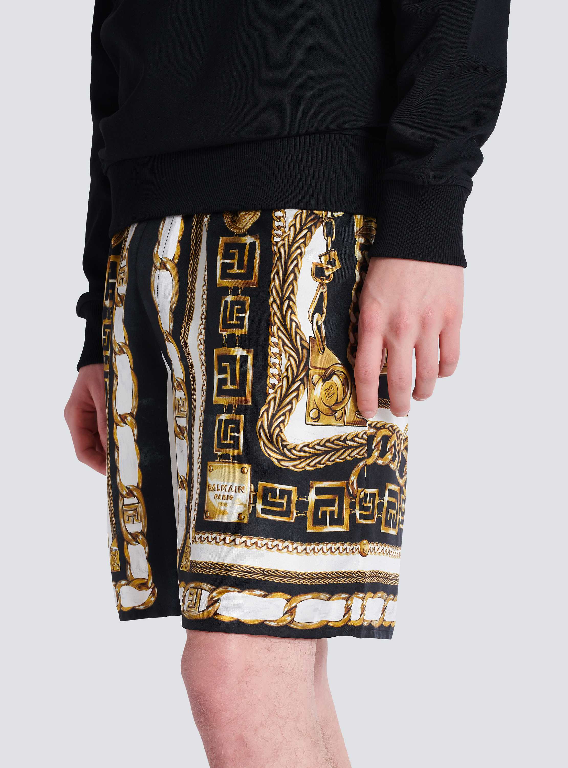 Slinky printed shorts with Foulard Cha&icirc;nes pattern