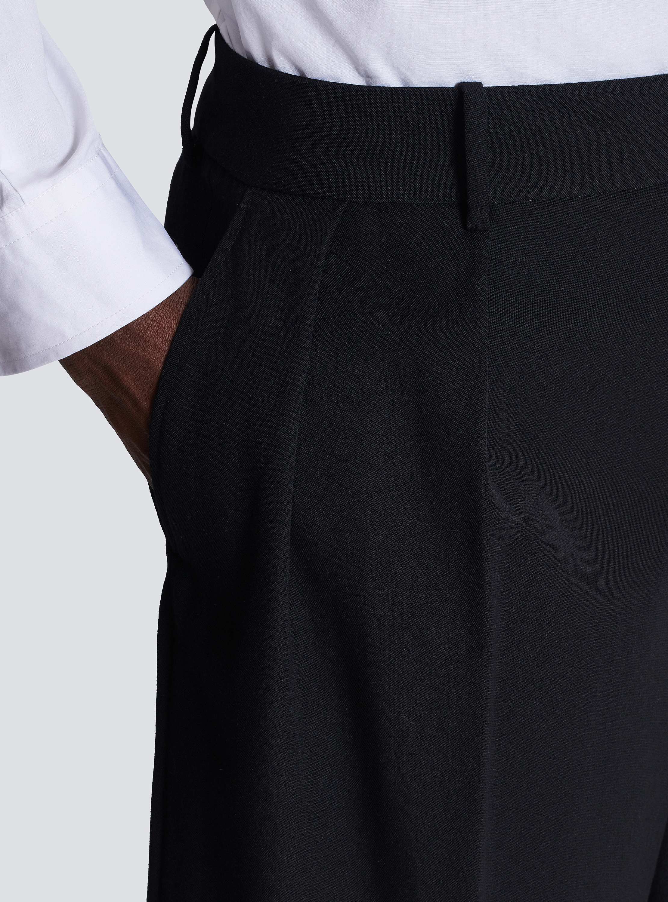 Grain de poudre pleated Bermuda shorts