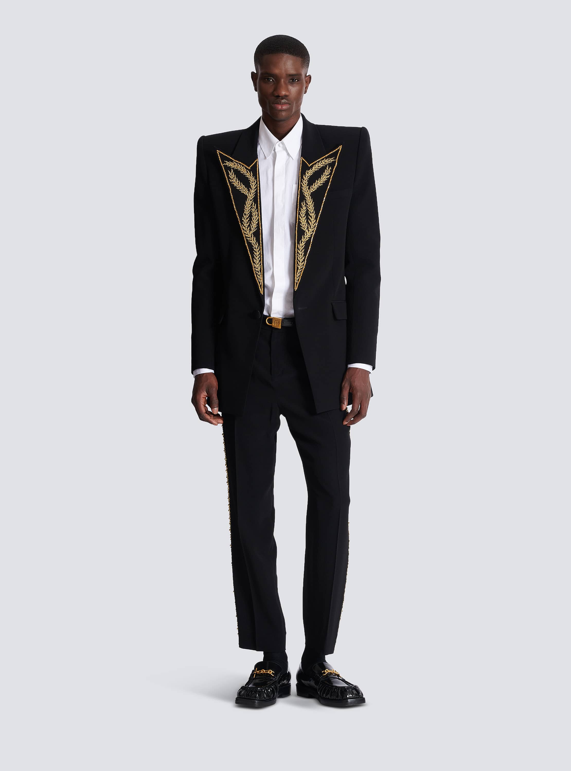 1-button jacket with embroidered collar