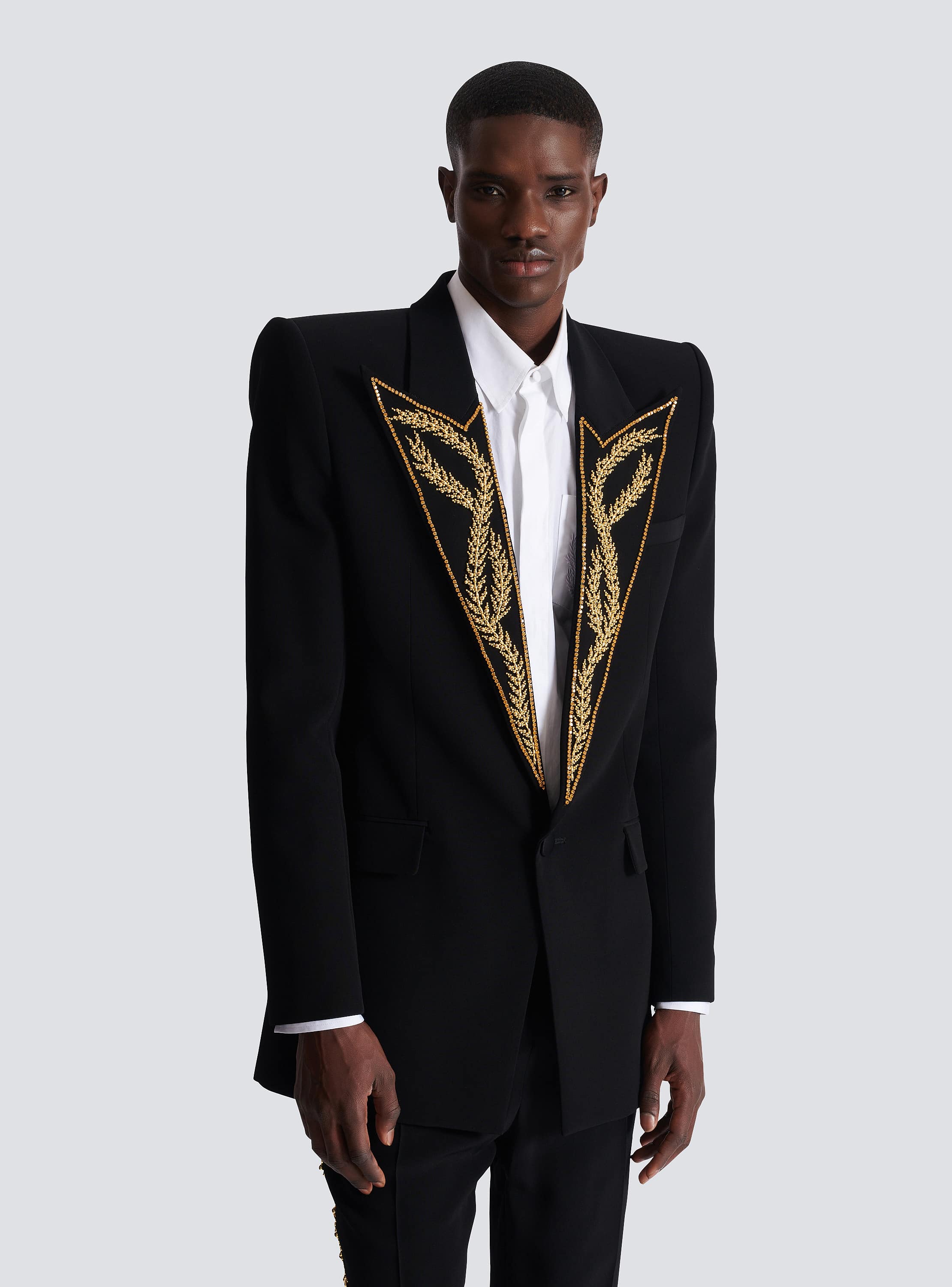 1-button jacket with embroidered collar