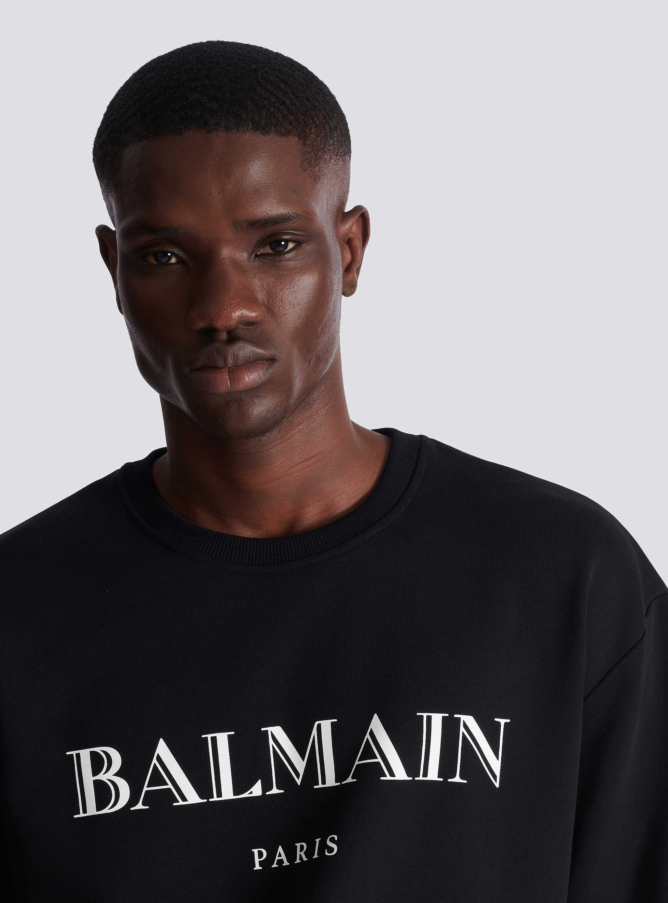 【BALMAIN】ロゴプリント コットン スウェットシャツ ネイビー Balmainプリント スウェットシャツ - Men | BALMAIN