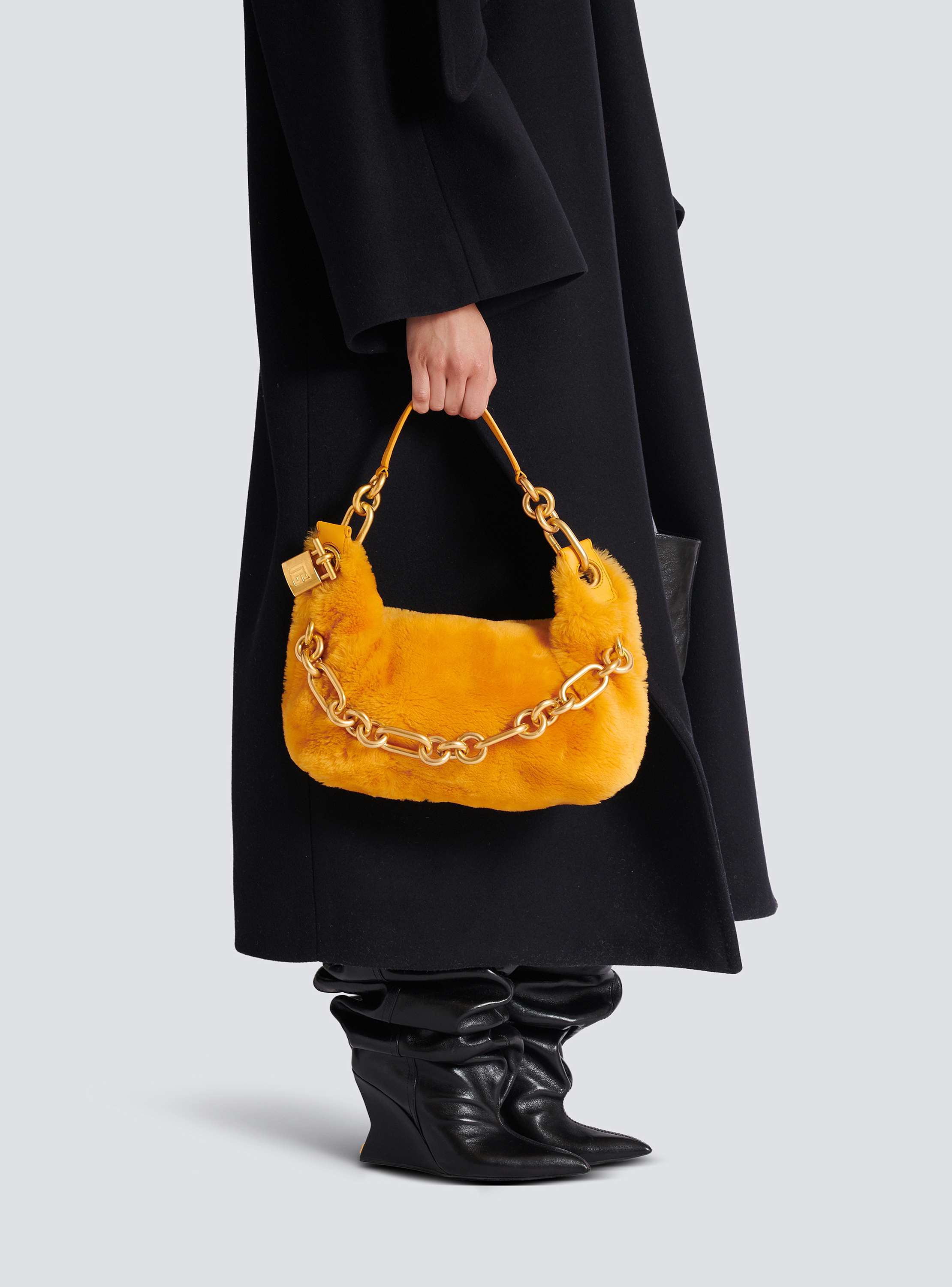 Medium Sync bag in shearling