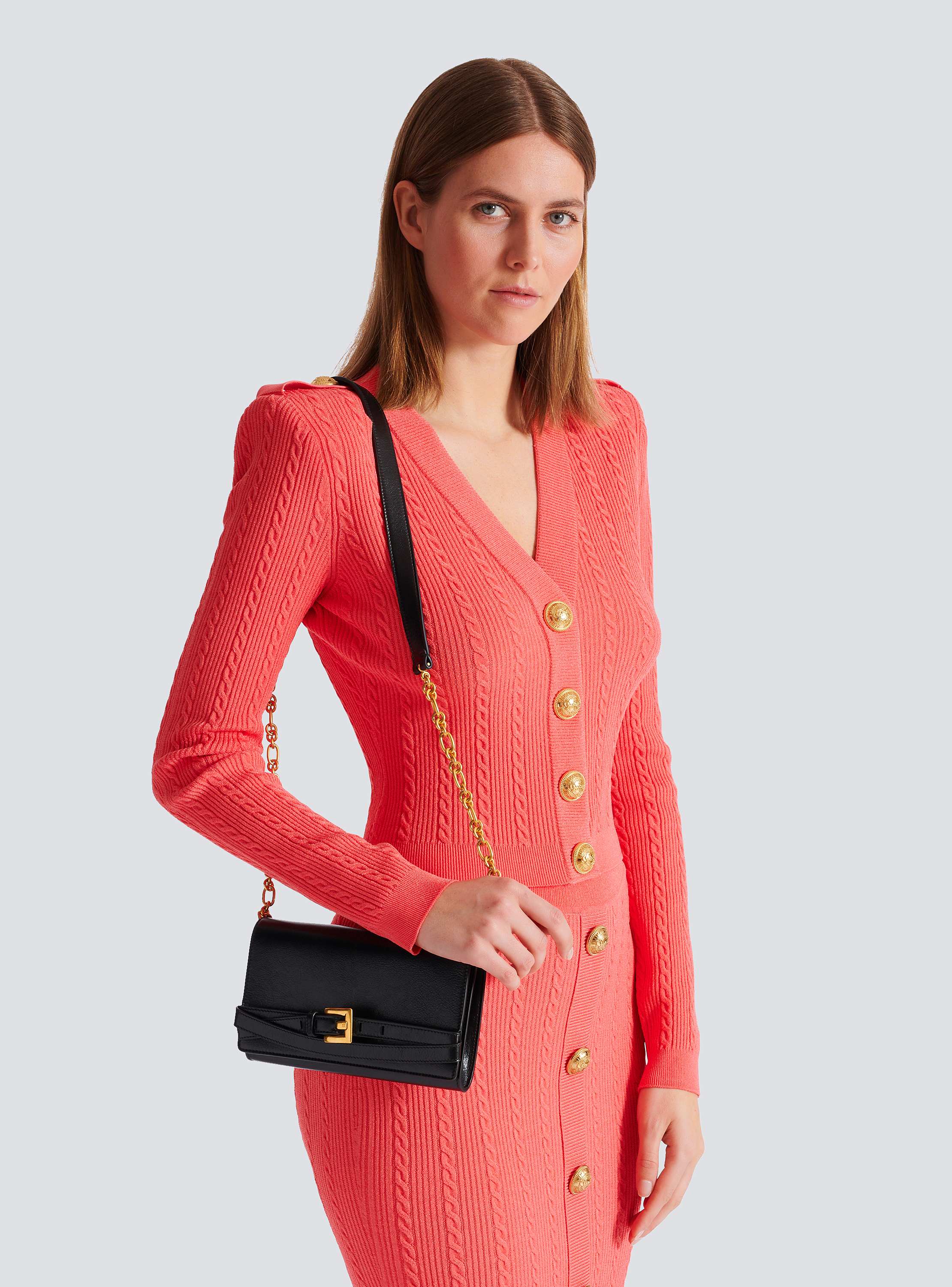 Crinkled leather wallet with Shuffle chain