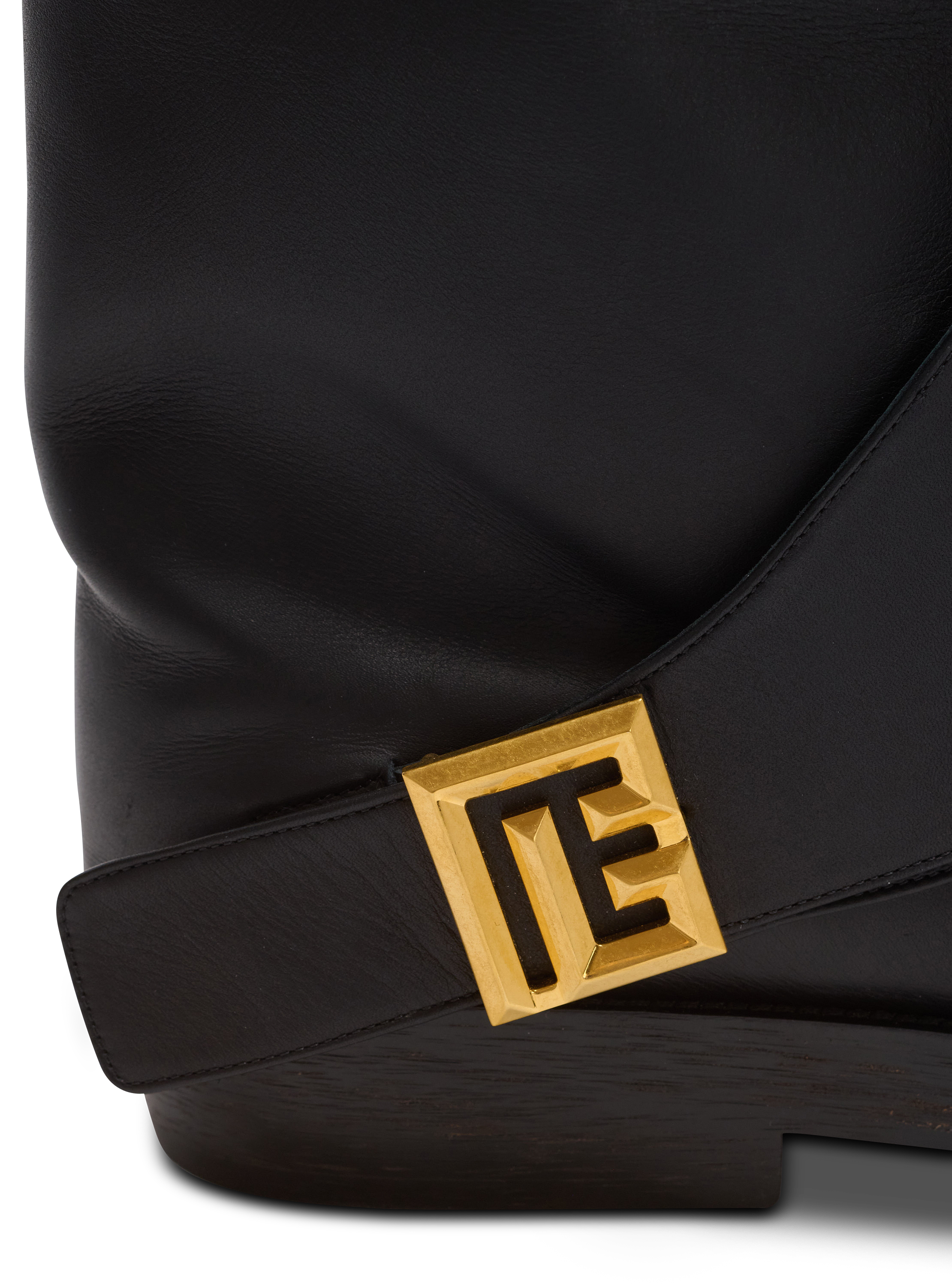 Twist flat leather boots