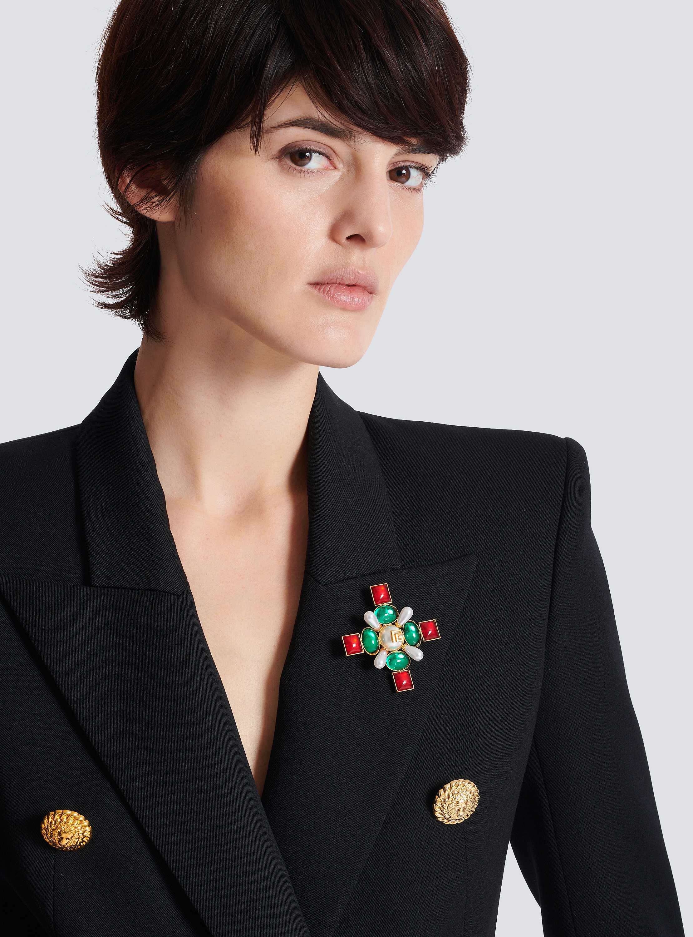 Barocke Brosche mit Perlen und Kristallen