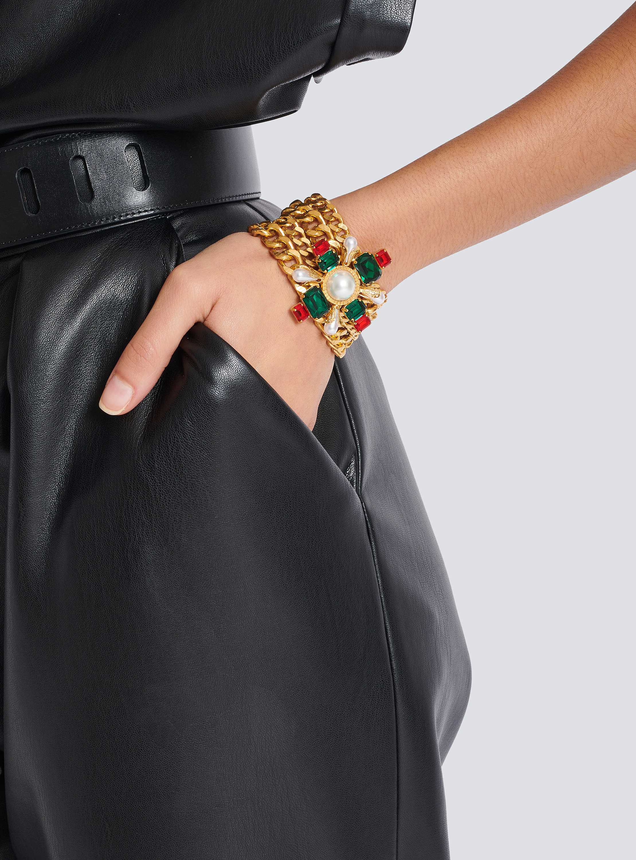 Baroque bracelet with chains and beads