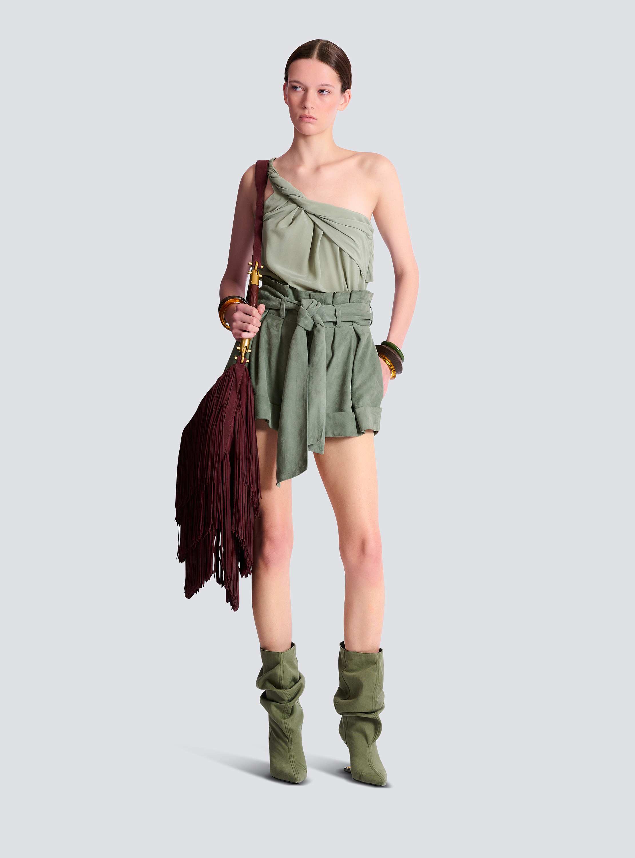 D&eacute;bardeur asym&eacute;trique drap&eacute; en cr&ecirc;pe de soie