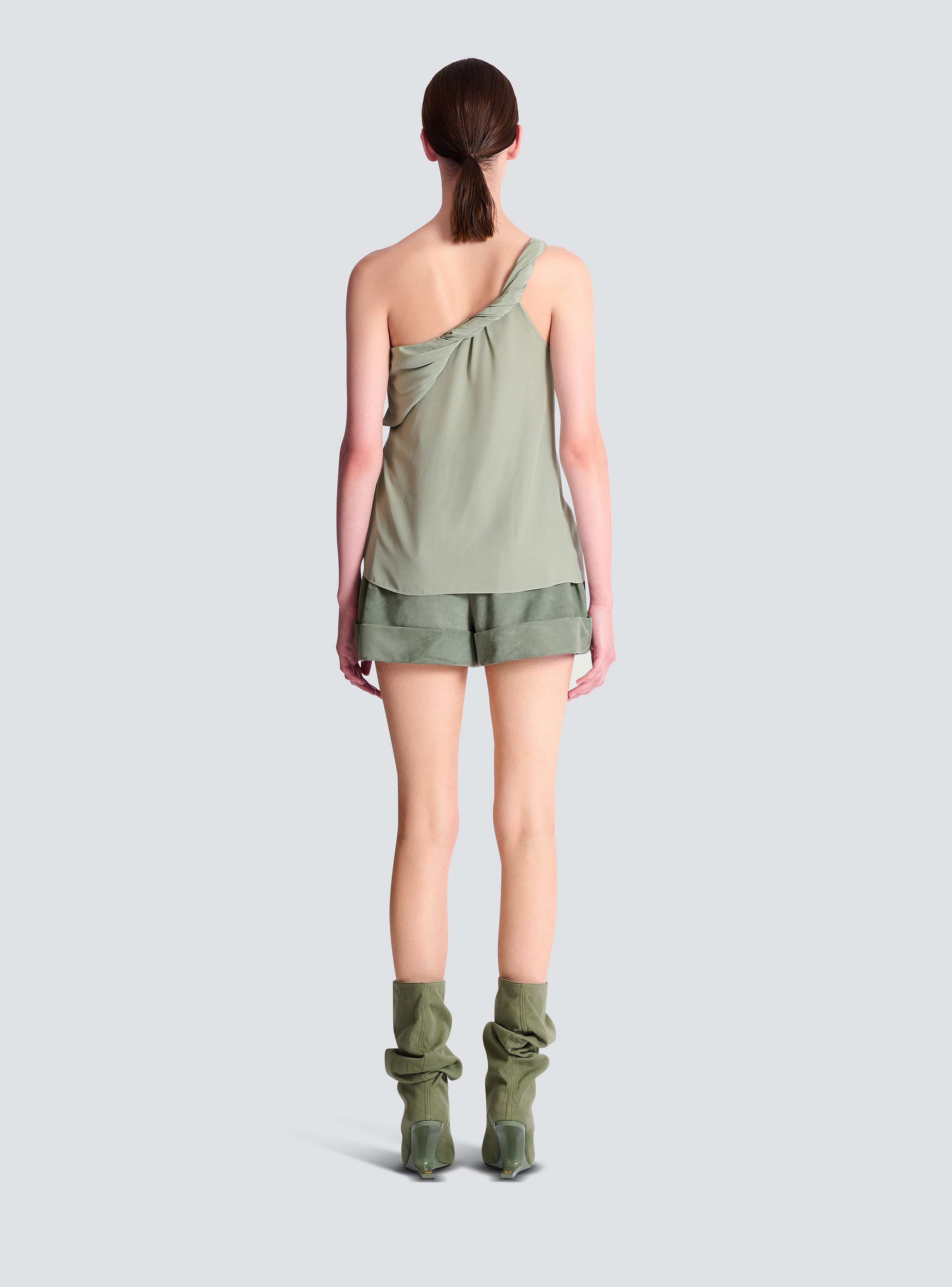 D&eacute;bardeur asym&eacute;trique drap&eacute; en cr&ecirc;pe de soie