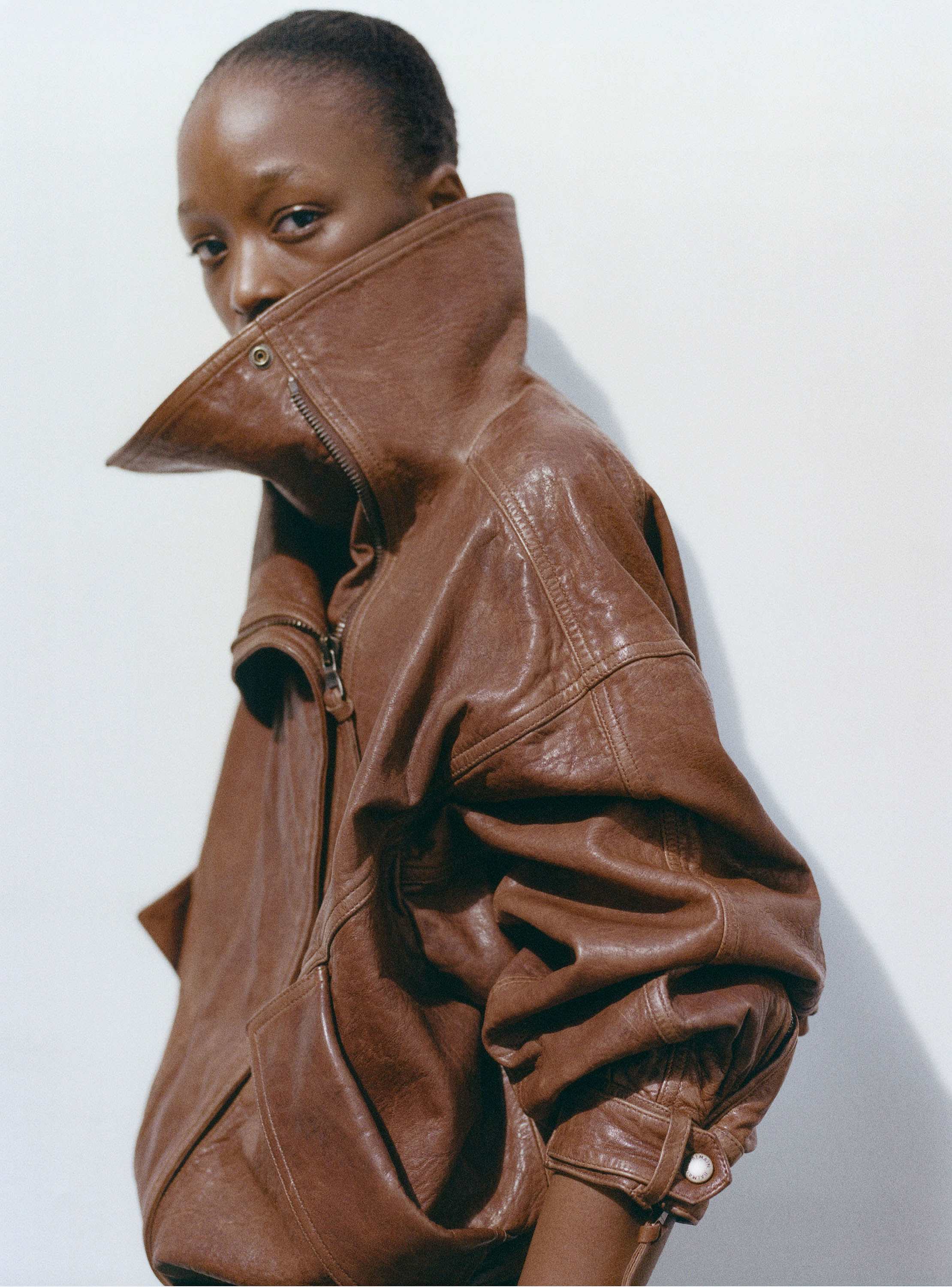 Cazadora tipo bomber de piel de cordero