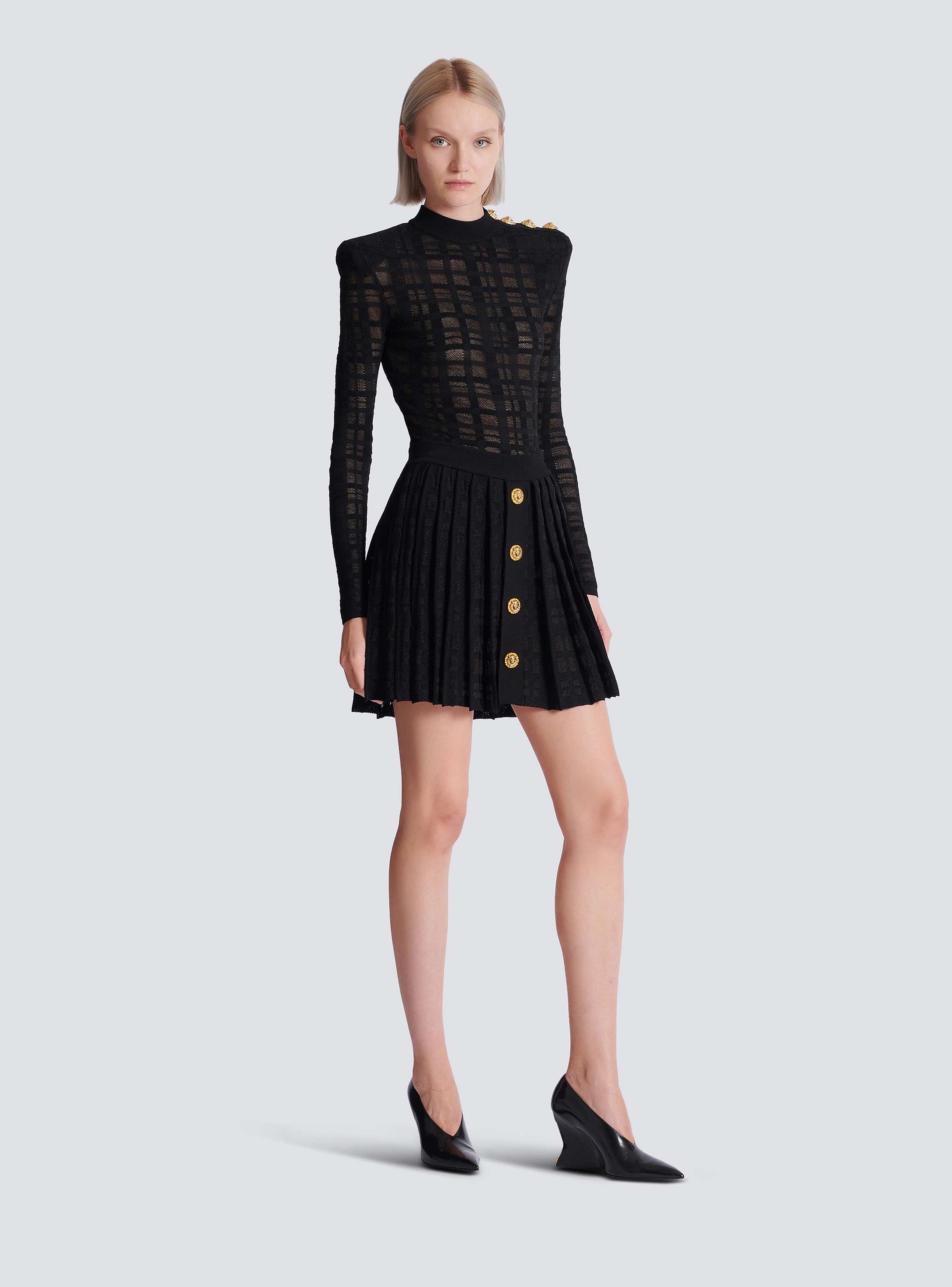 Short pleated skirt in plaid knit