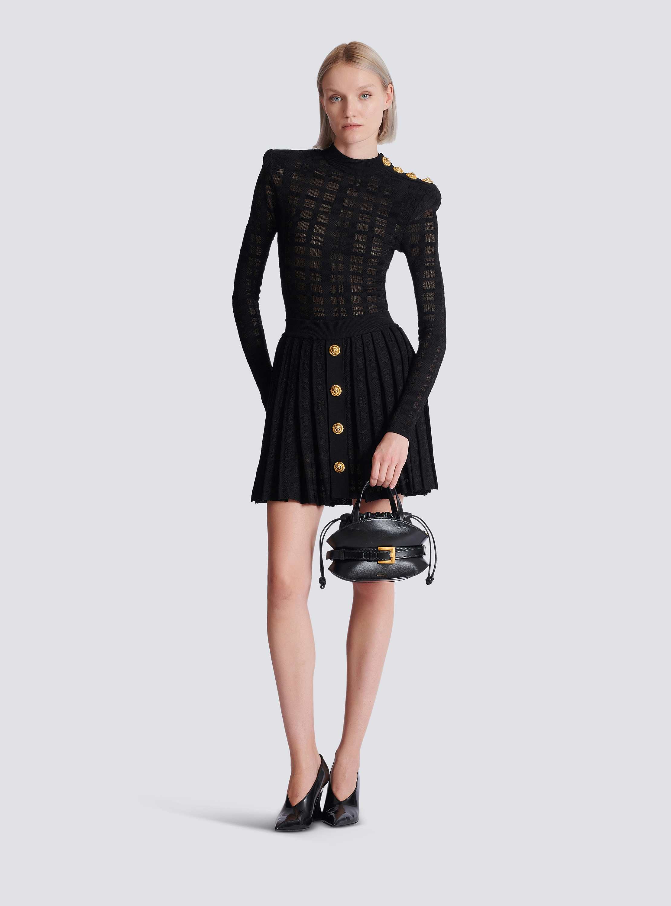 Short pleated skirt in plaid knit