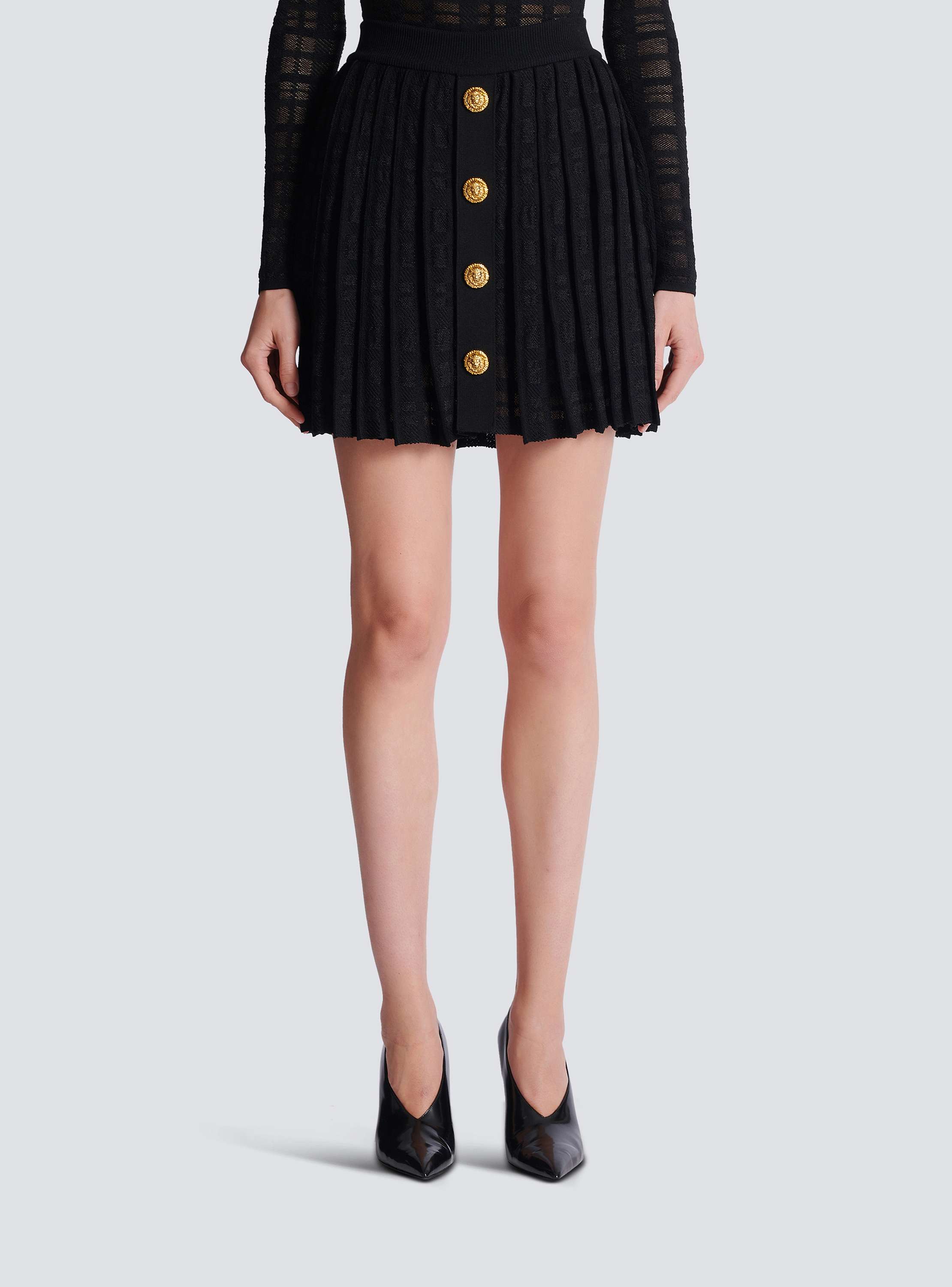 Short pleated skirt in plaid knit