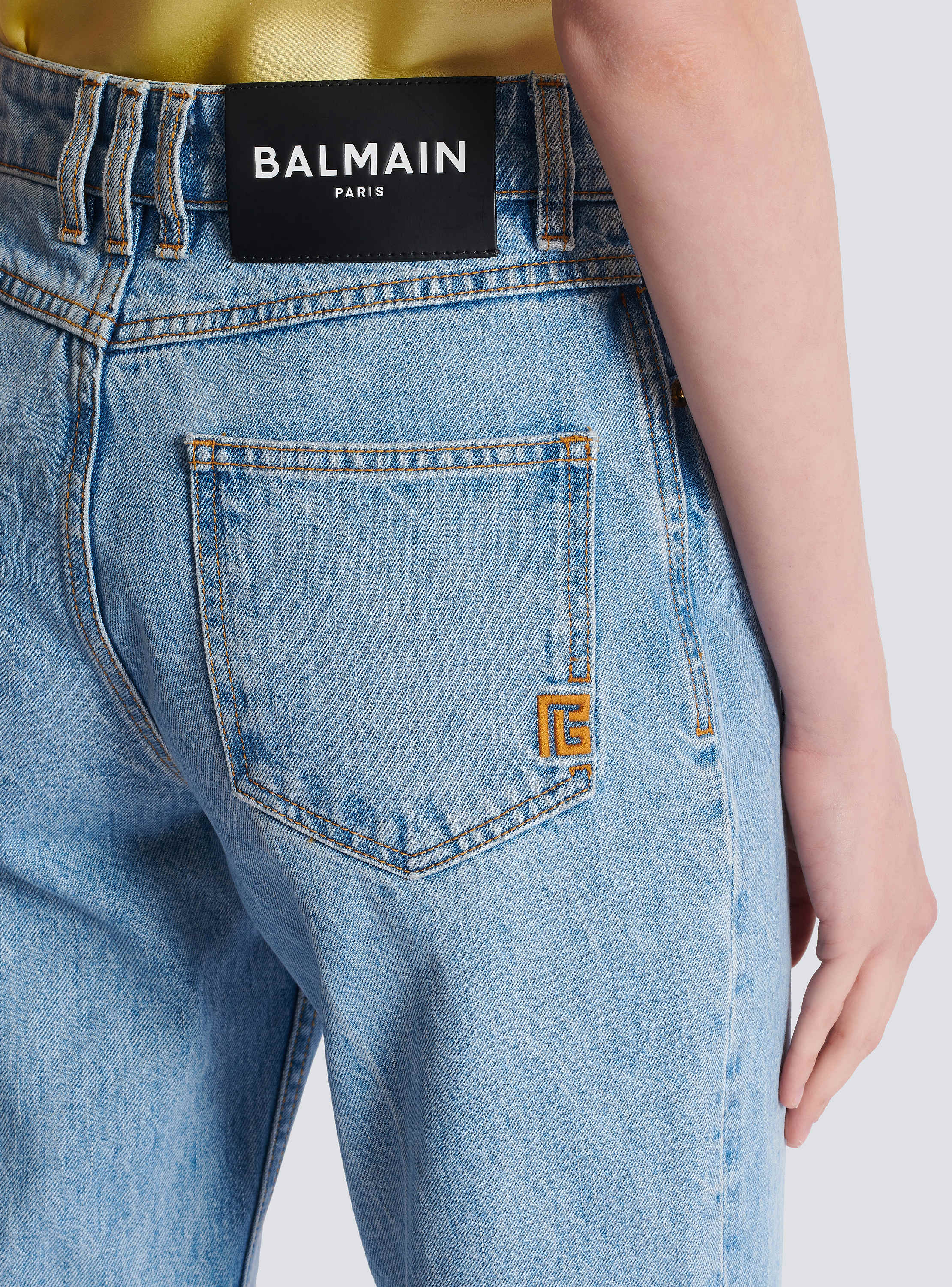 Denim high-waisted jeans