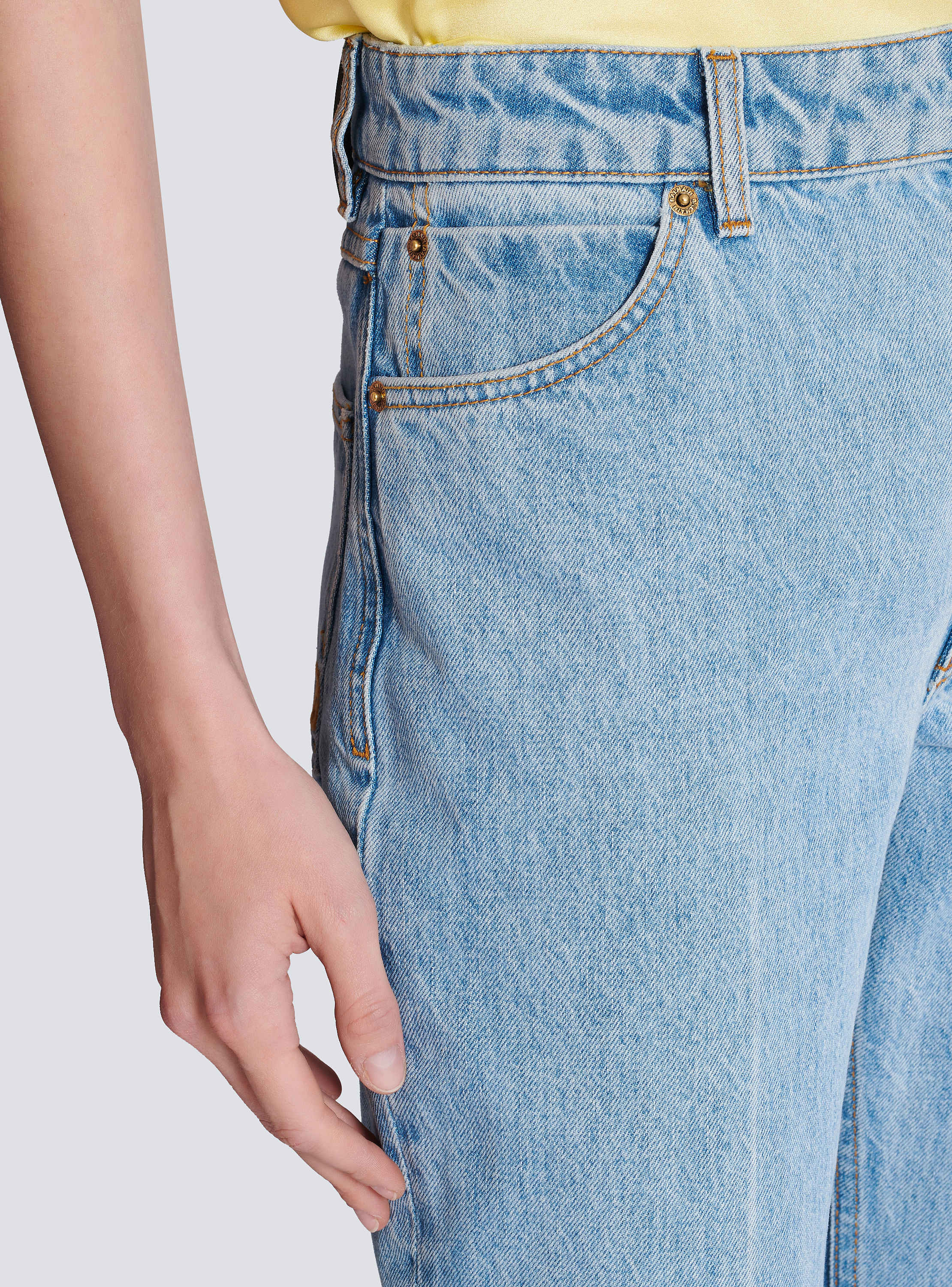 Denim high-waisted jeans