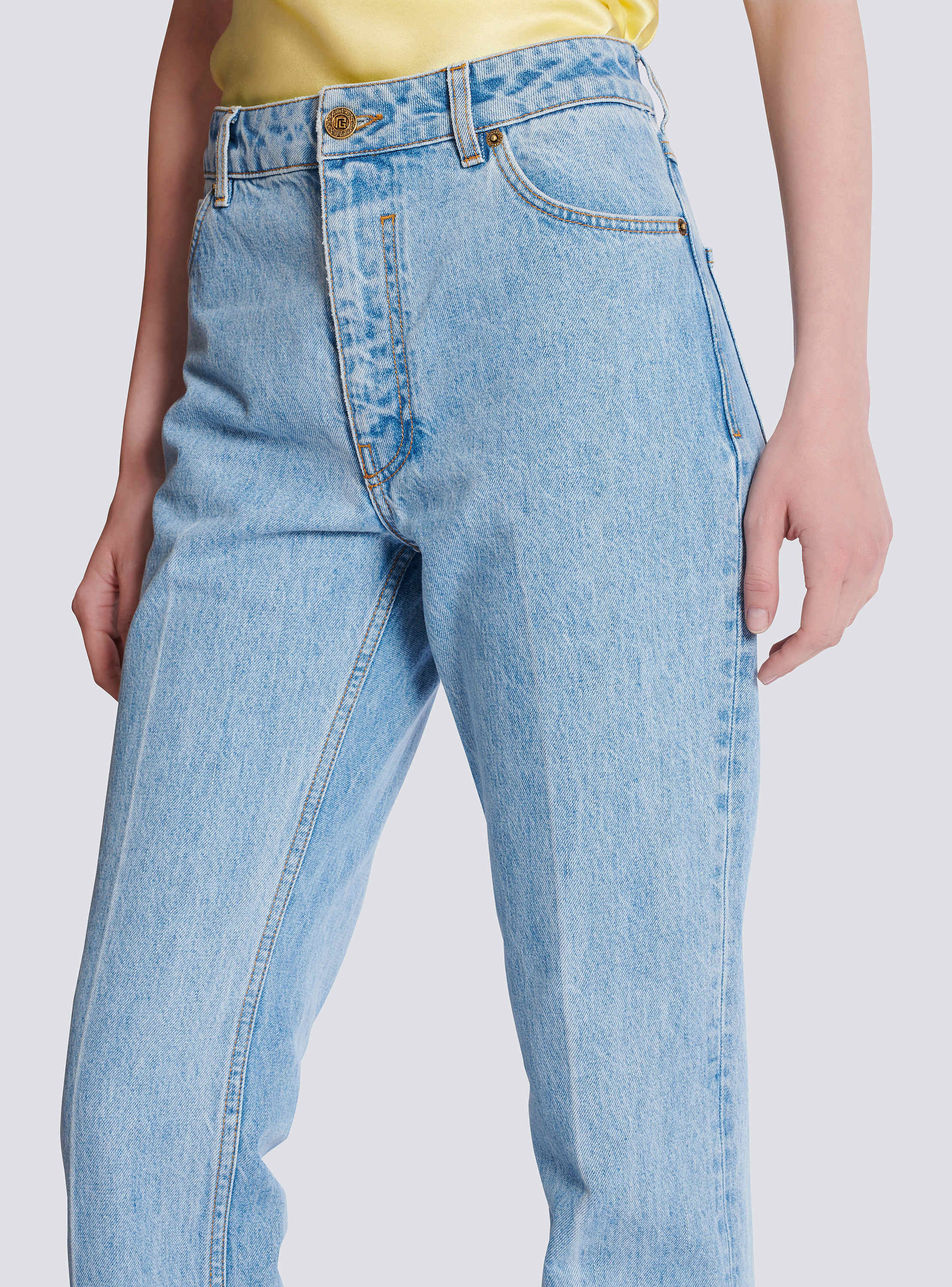 Denim high-waisted jeans