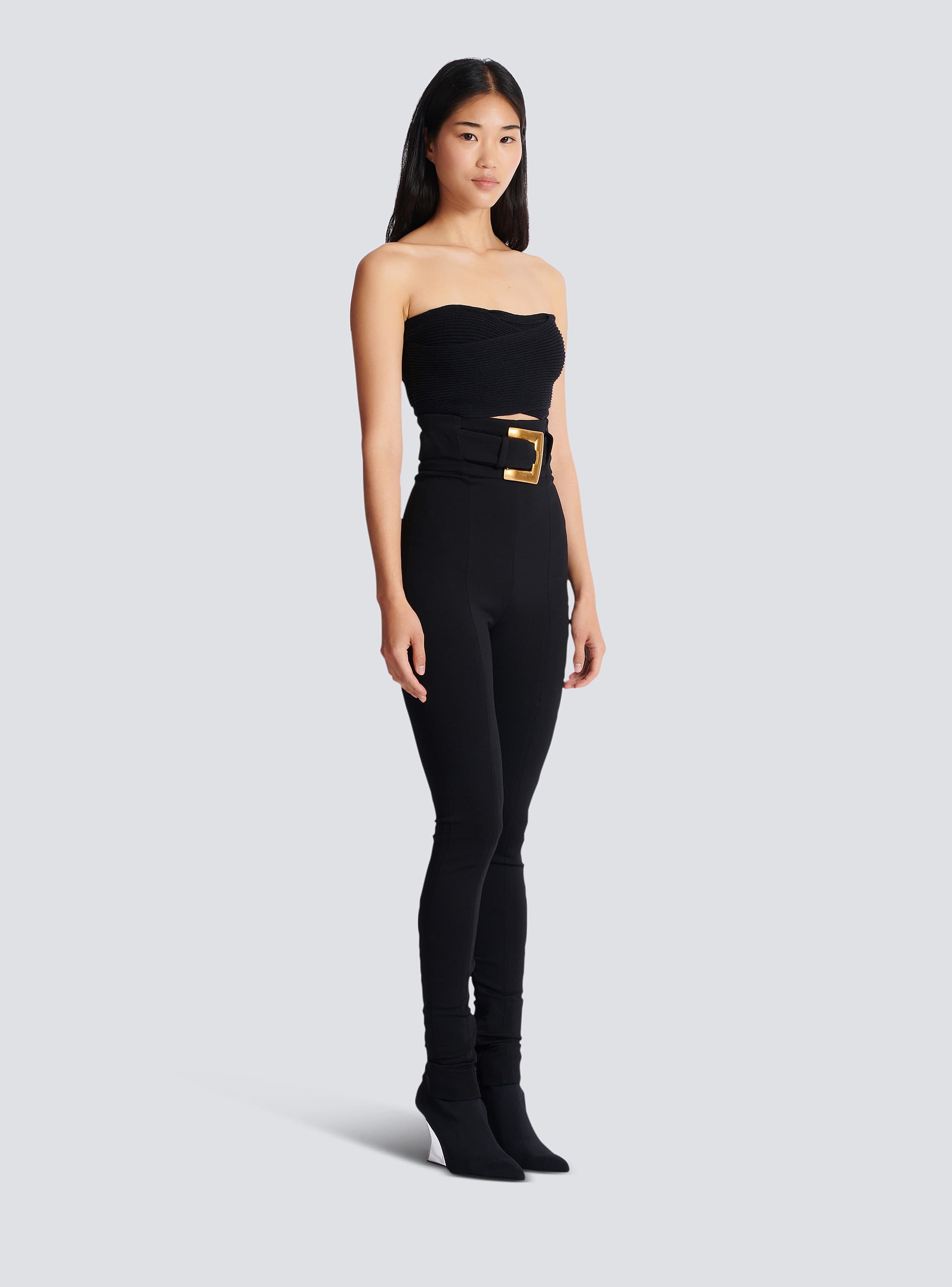 Stretch trousers with belt