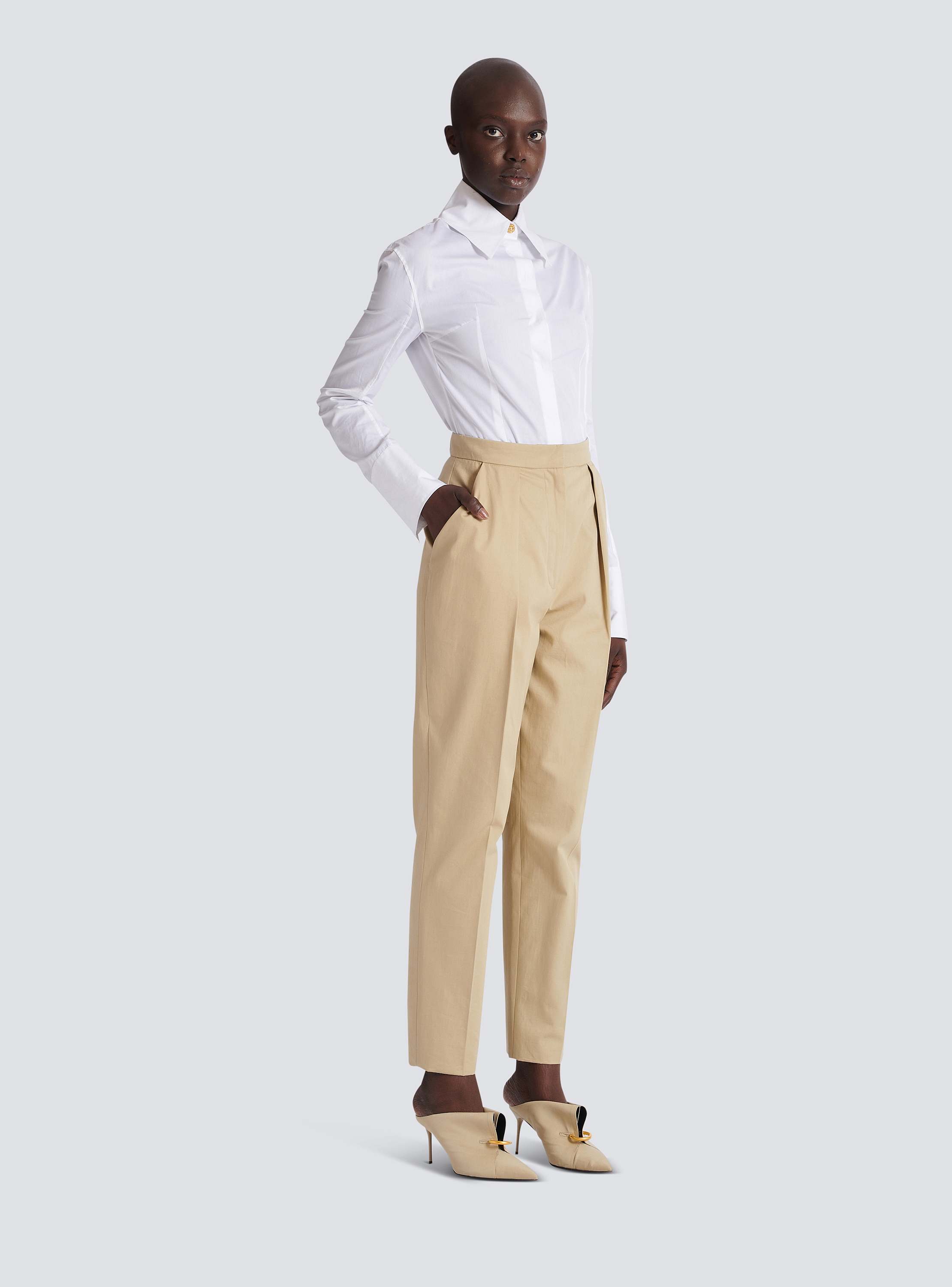 Darted 7/8 trousers in cotton gabardine