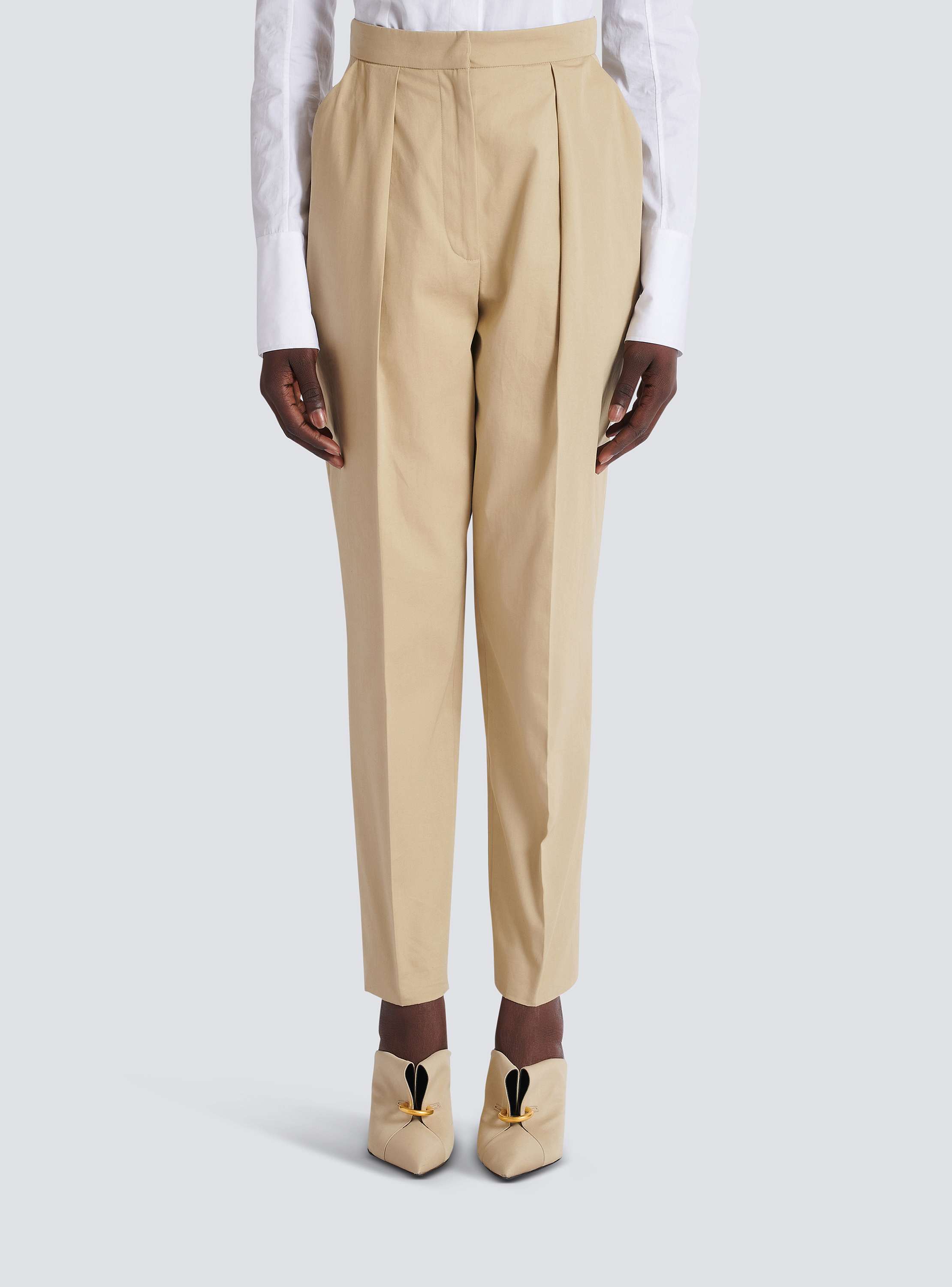 Darted 7/8 trousers in cotton gabardine