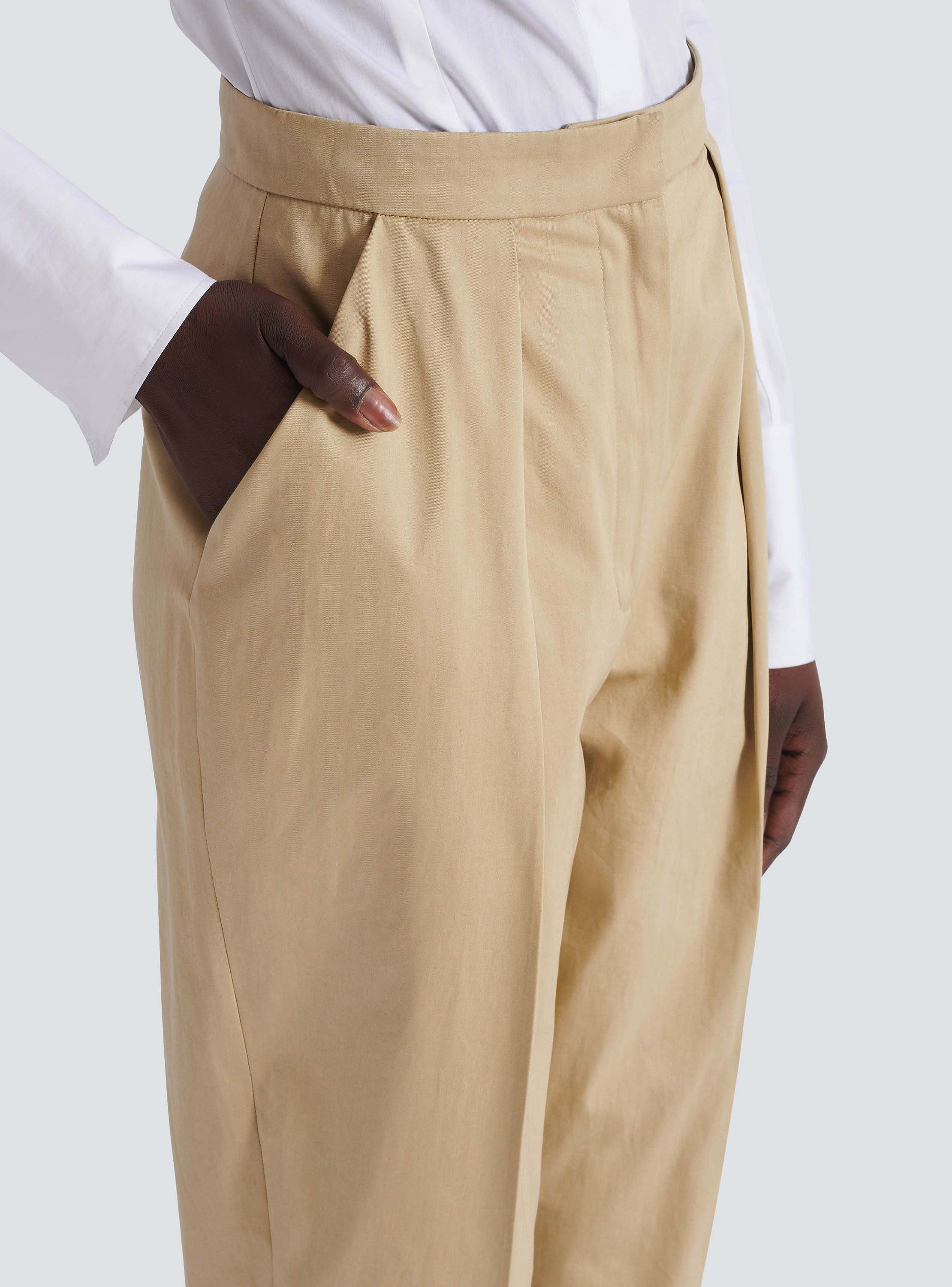 Darted 7/8 trousers in cotton gabardine