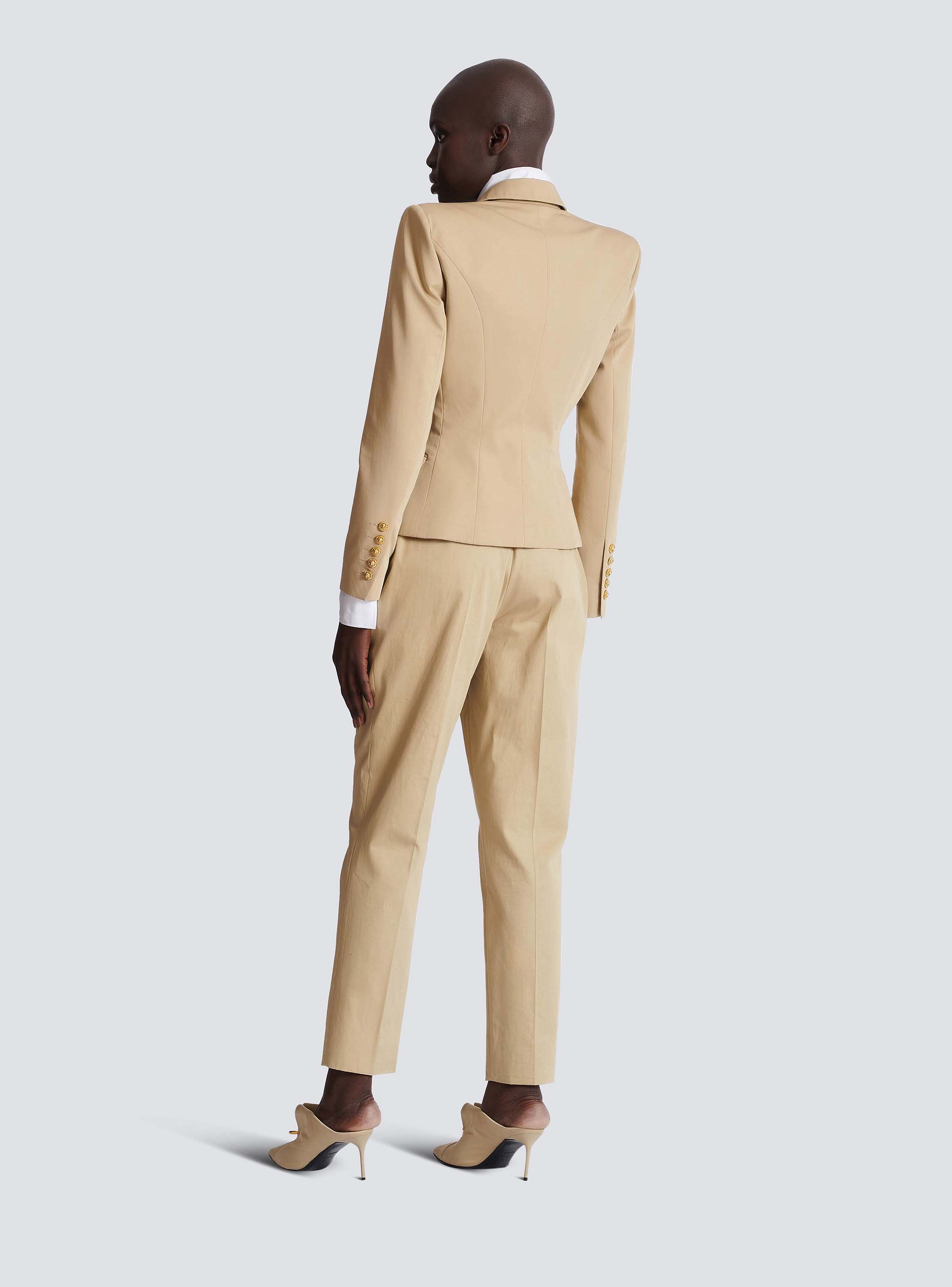 ガバディンジャケット、ボタン6つ