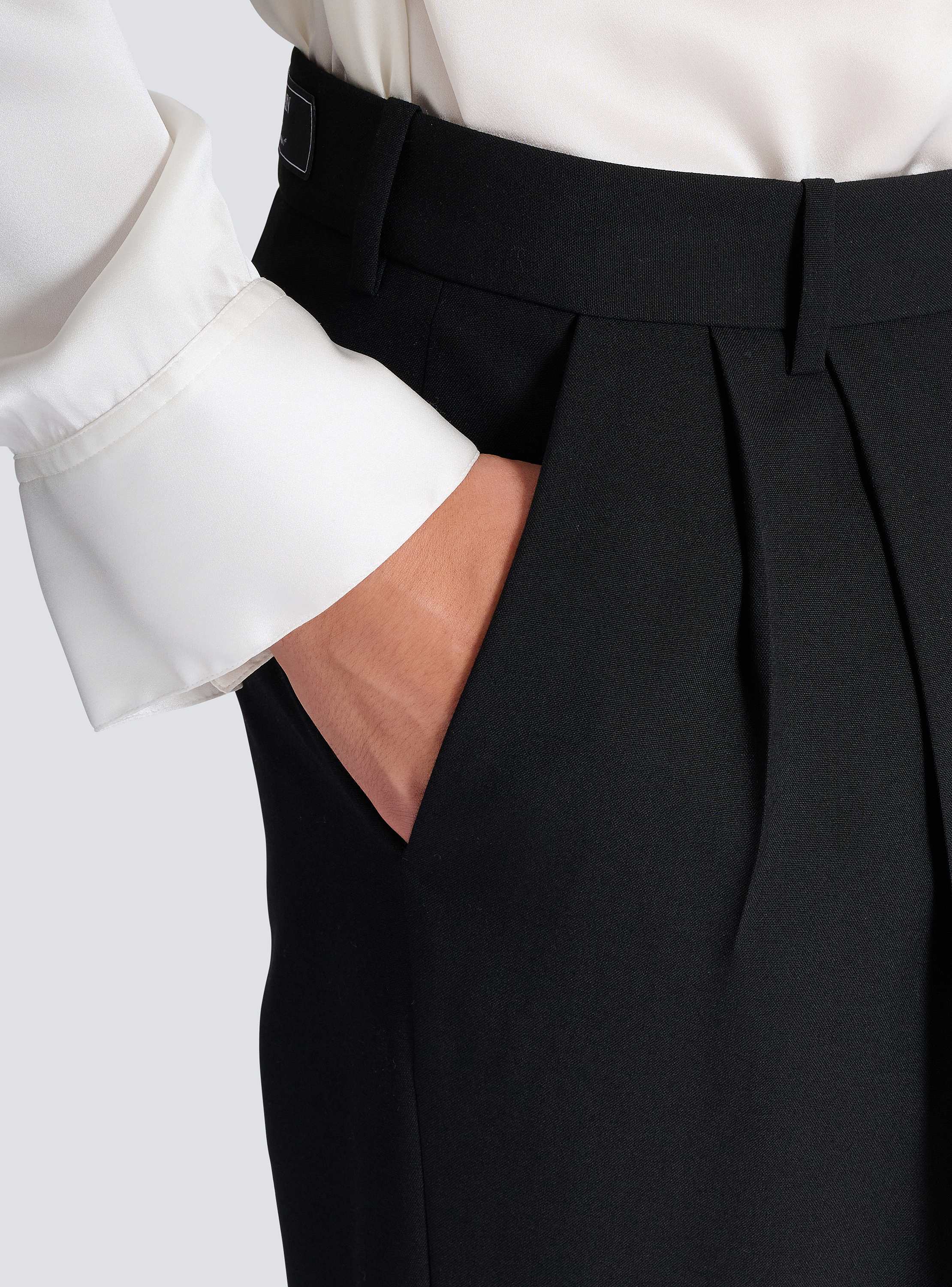 Pleated wool trousers with Sand Effect embroidery