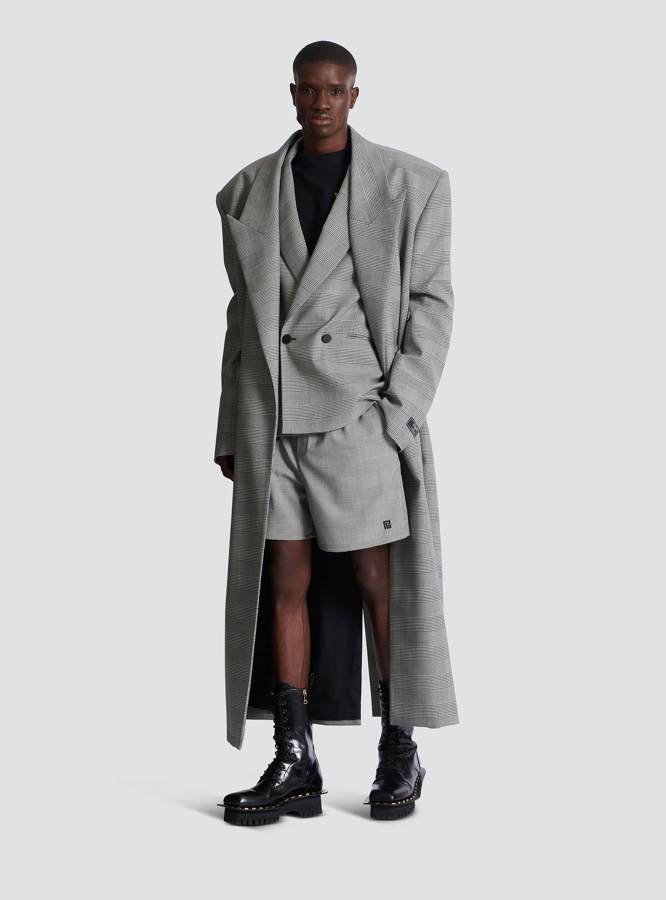 Relaxed shorts in Prince of Wales satin