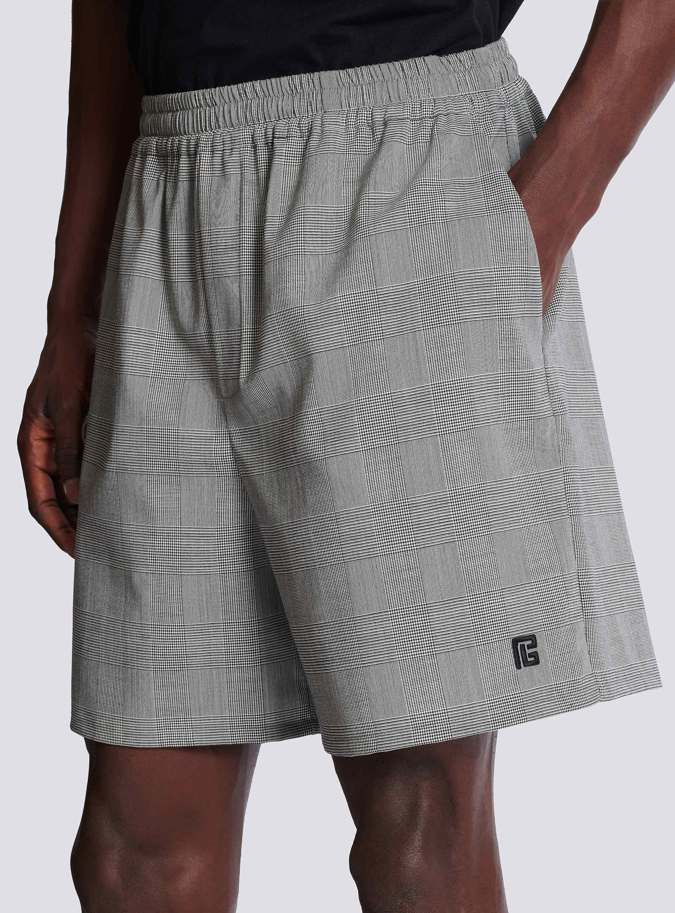 Relaxed shorts in Prince of Wales satin