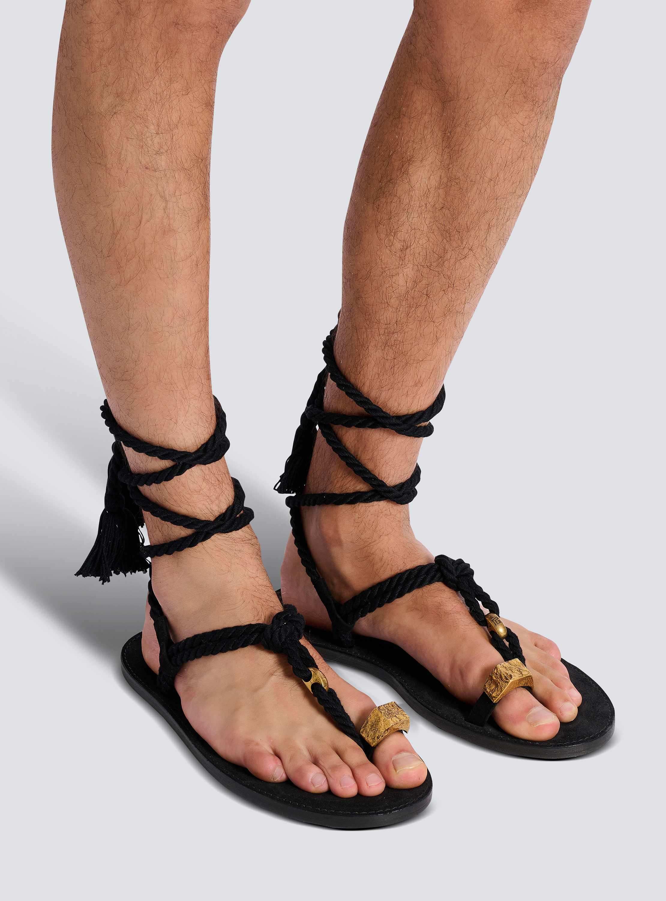 Flat tie sandals
