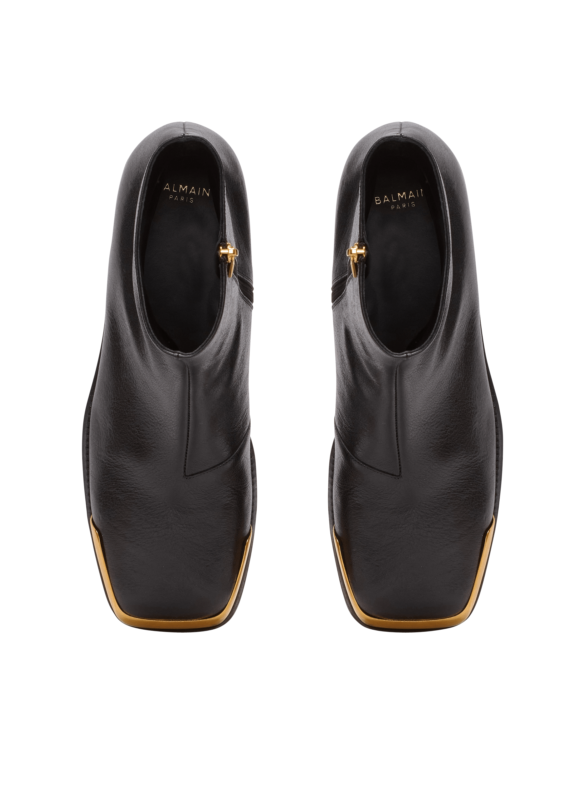 Square-toe boots in textured leather