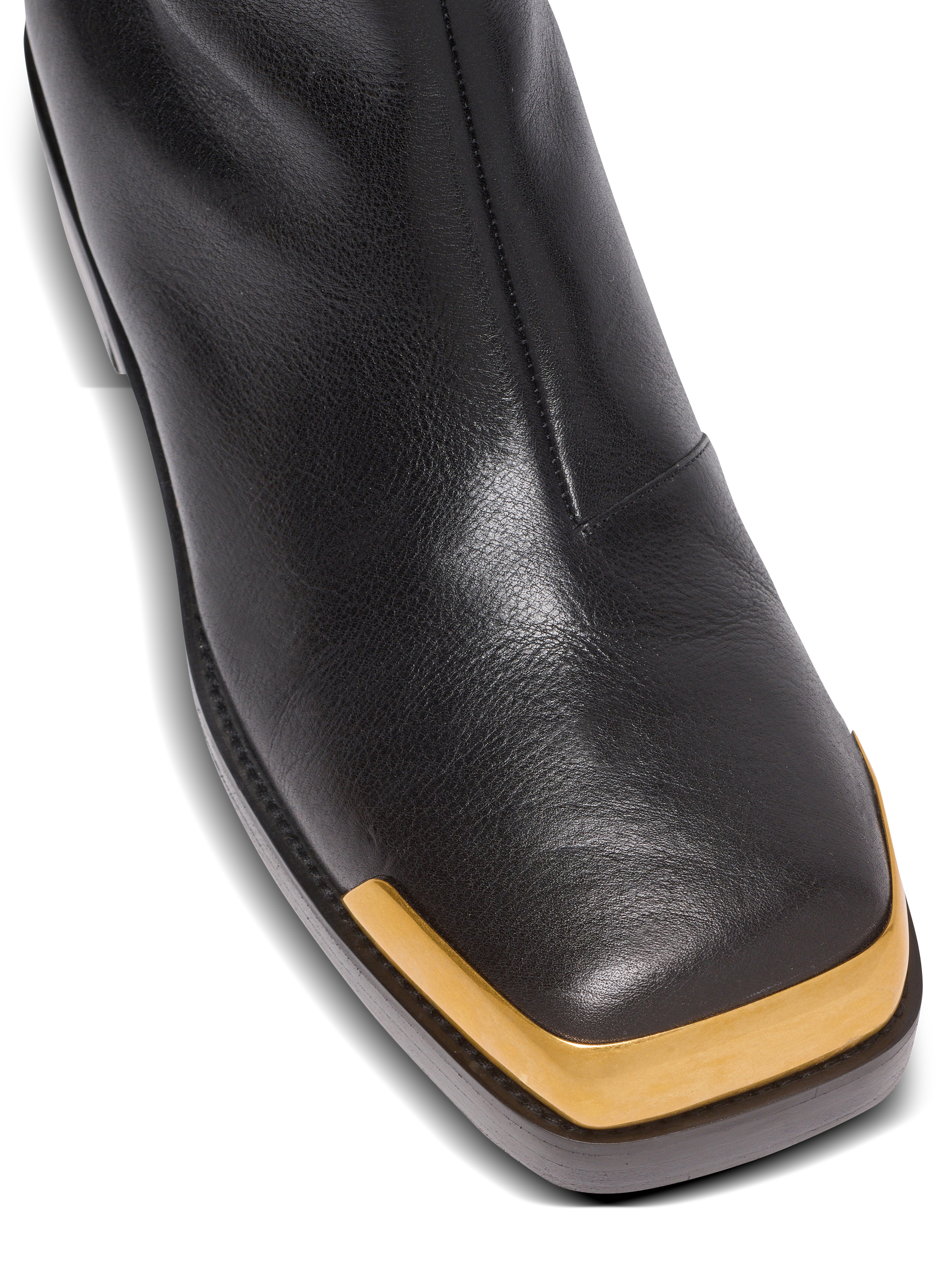 Square-toe boots in textured leather