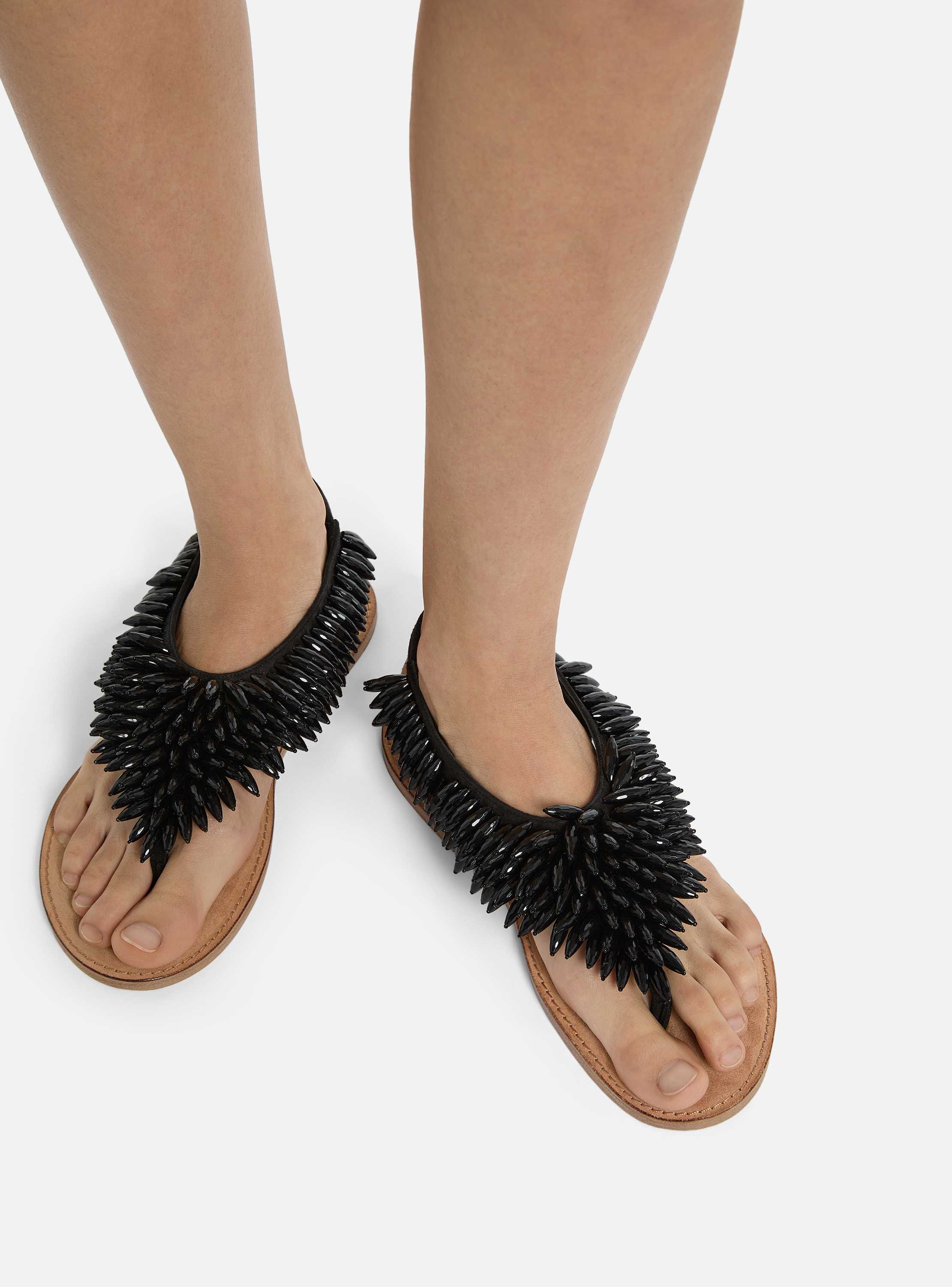 Flat sandals in suede and beads