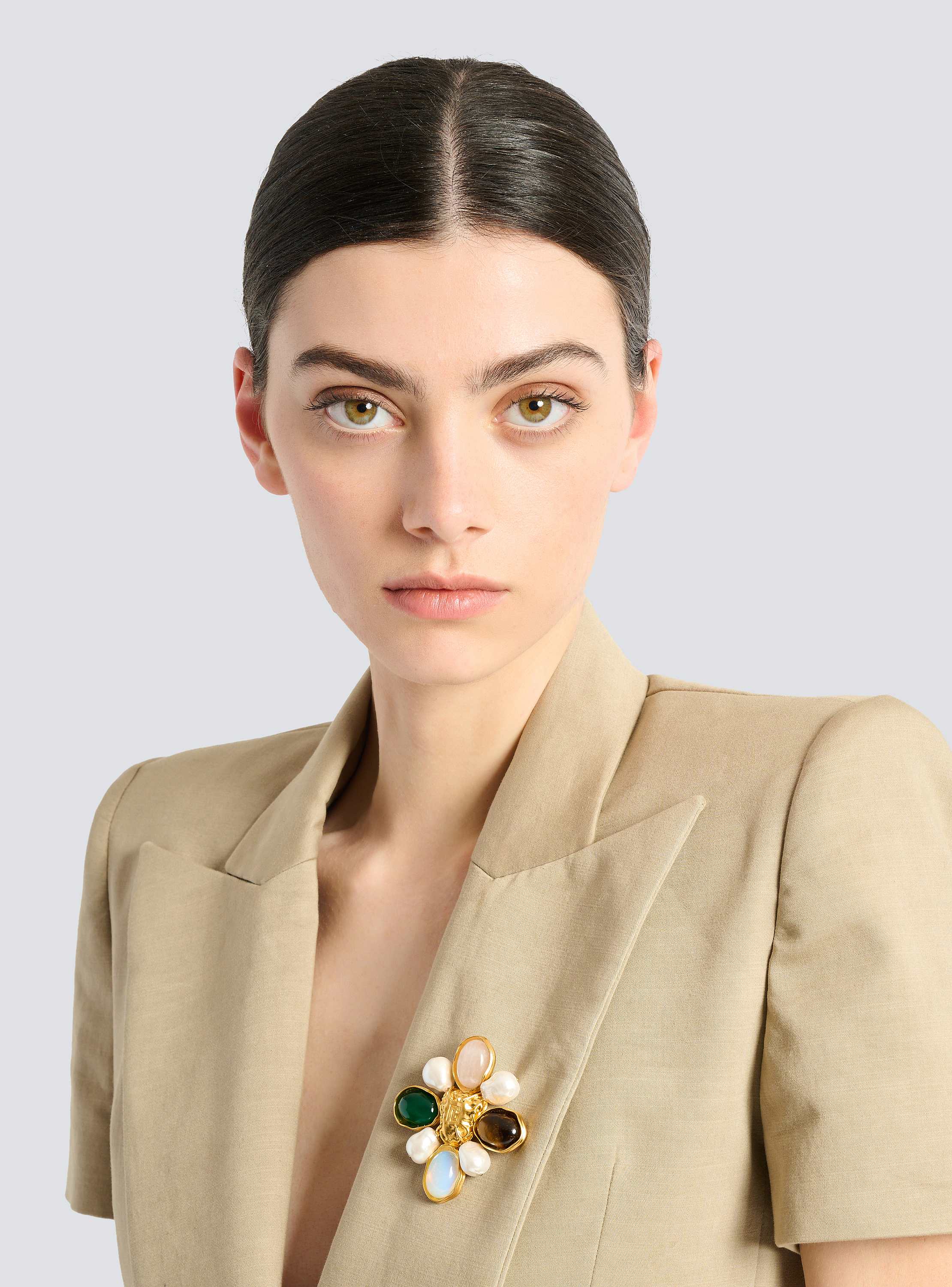 Baroque brooch in stones and pearls