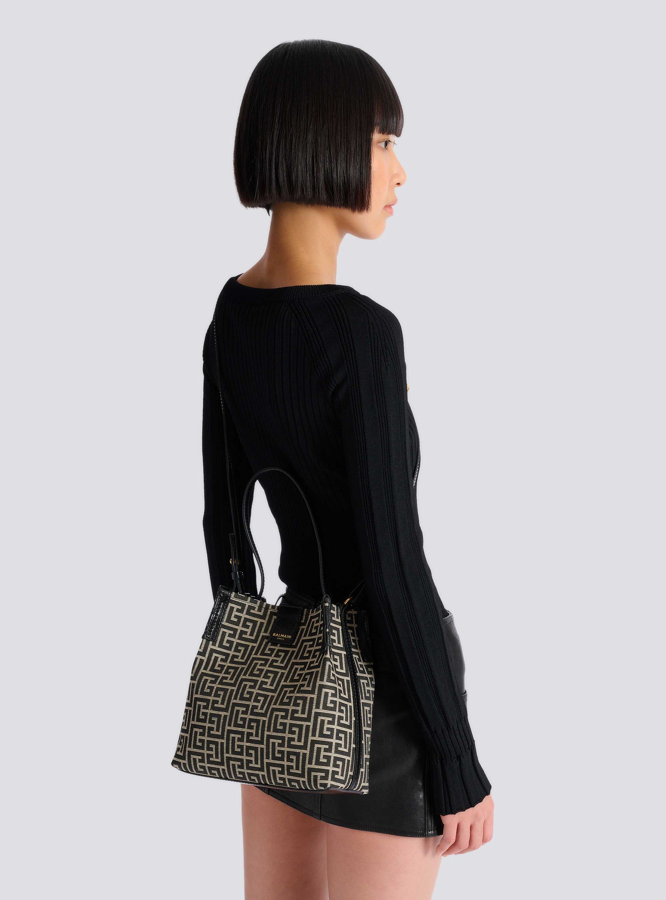 Release Bucket bag in jacquard and calfskin