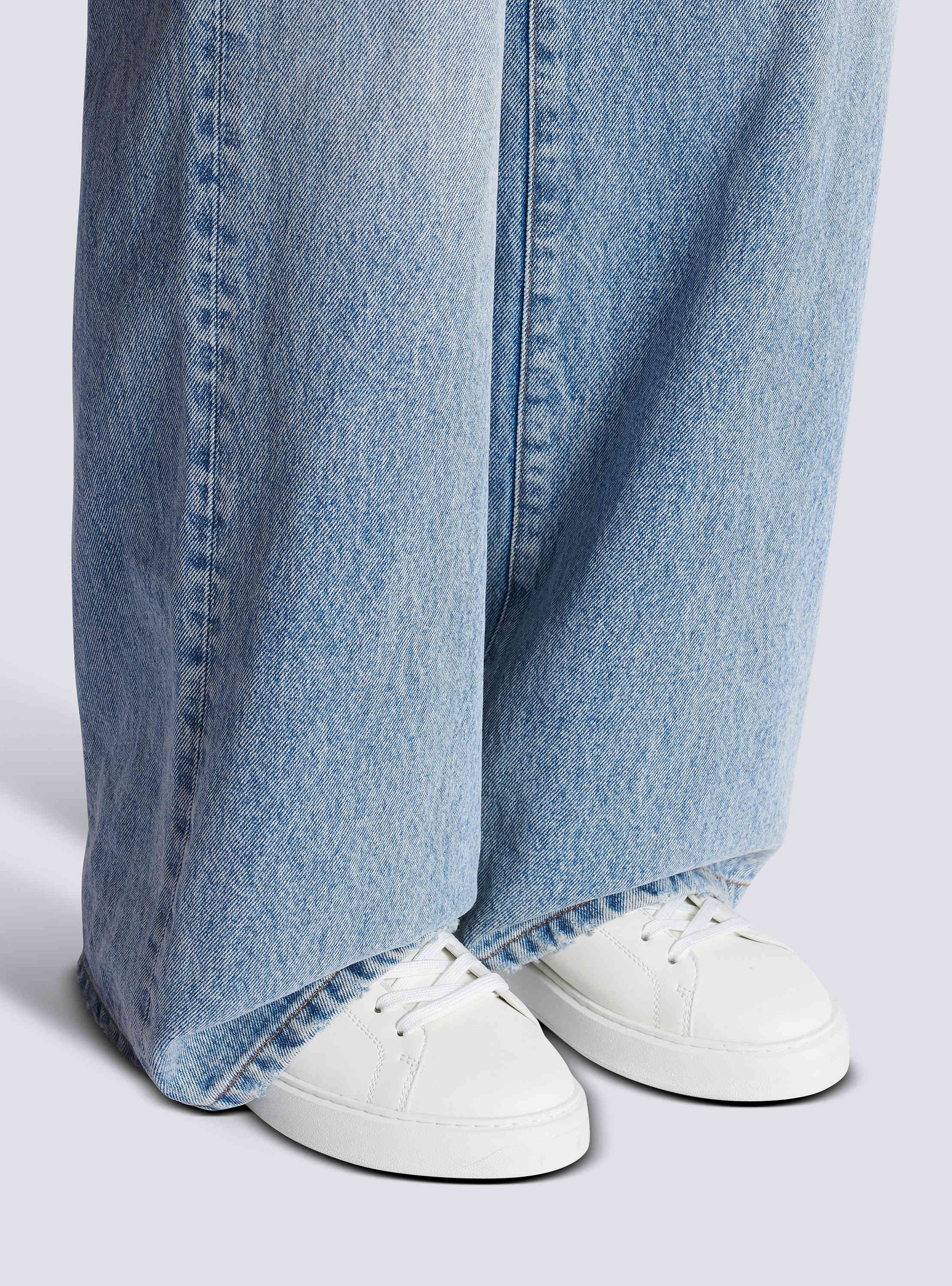 B-Court trainers in calfskin